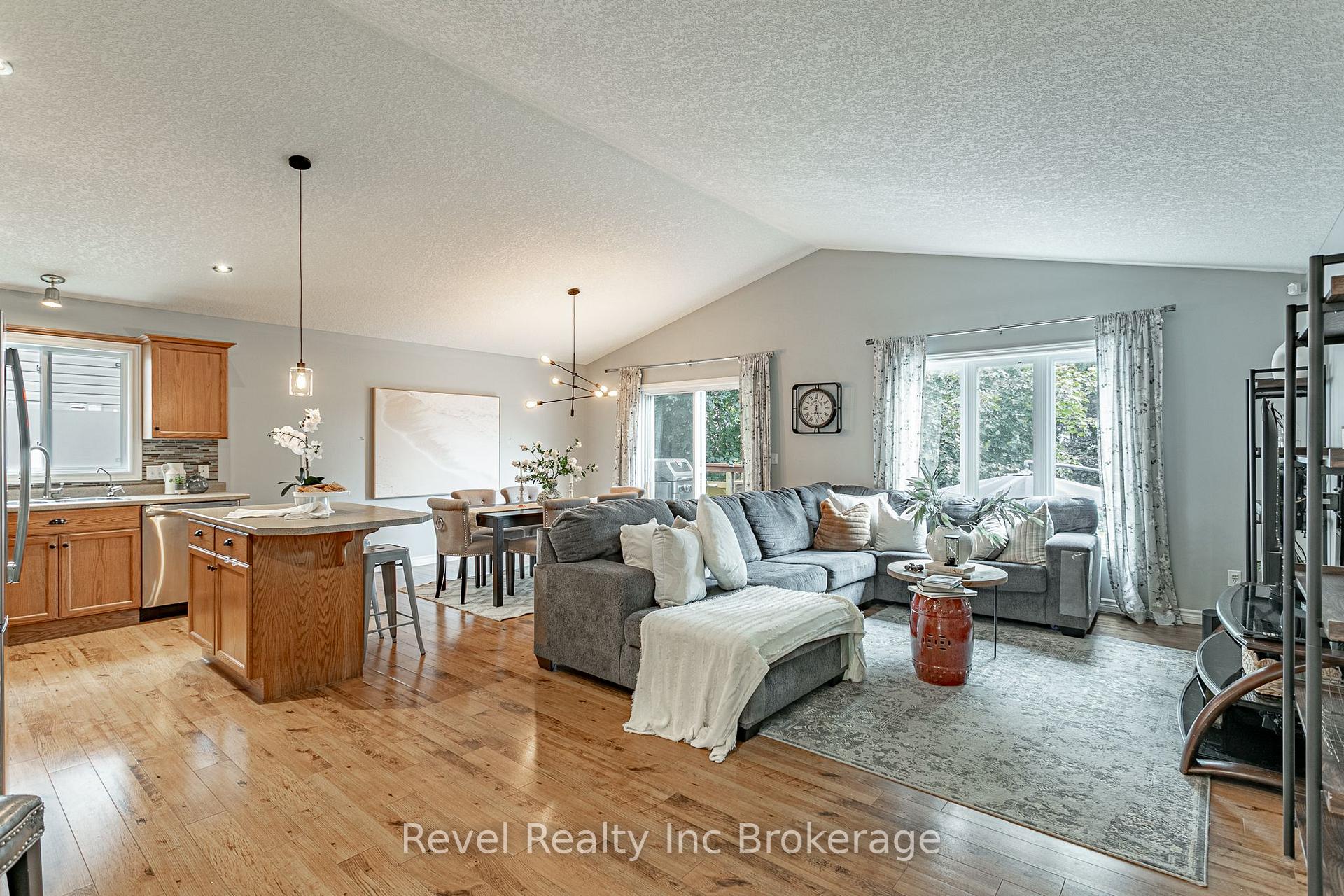 Photo 10 of 53 Kerr Crescent, Ingersoll, Ingersoll - North — HOMEH