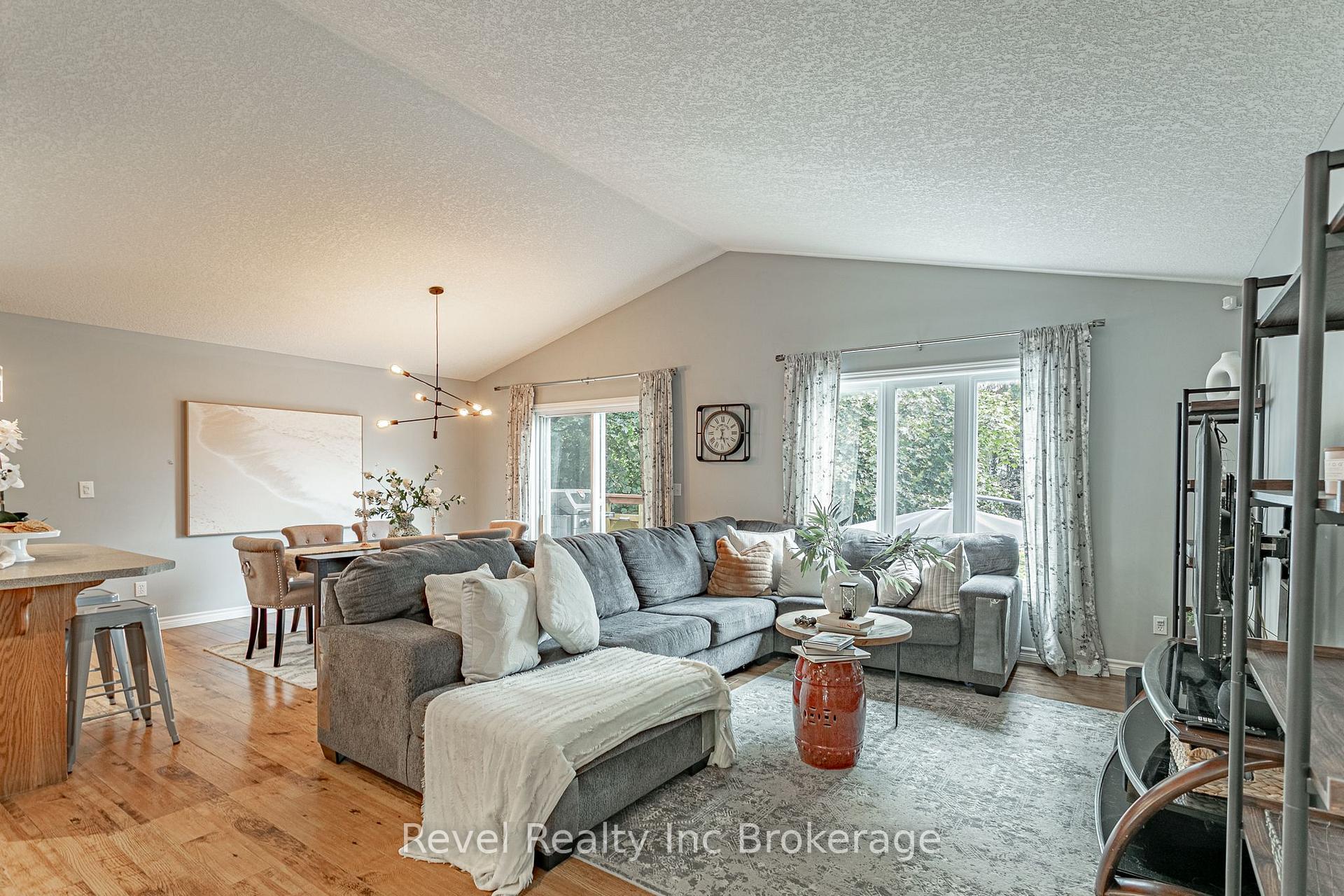 Photo 11 of 53 Kerr Crescent, Ingersoll, Ingersoll - North — HOMEH