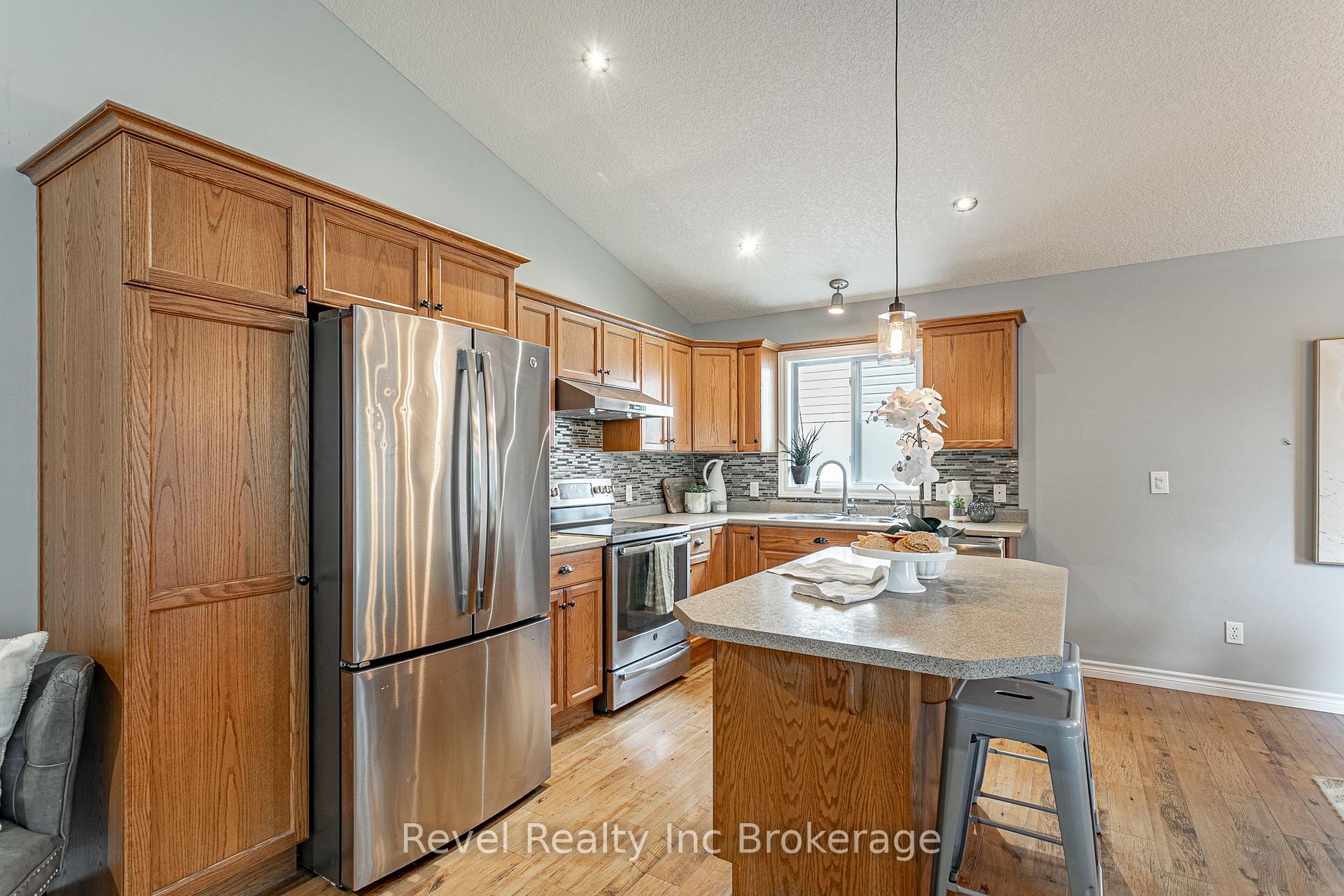 Photo 12 of 53 Kerr Crescent, Ingersoll, Ingersoll - North — HOMEH