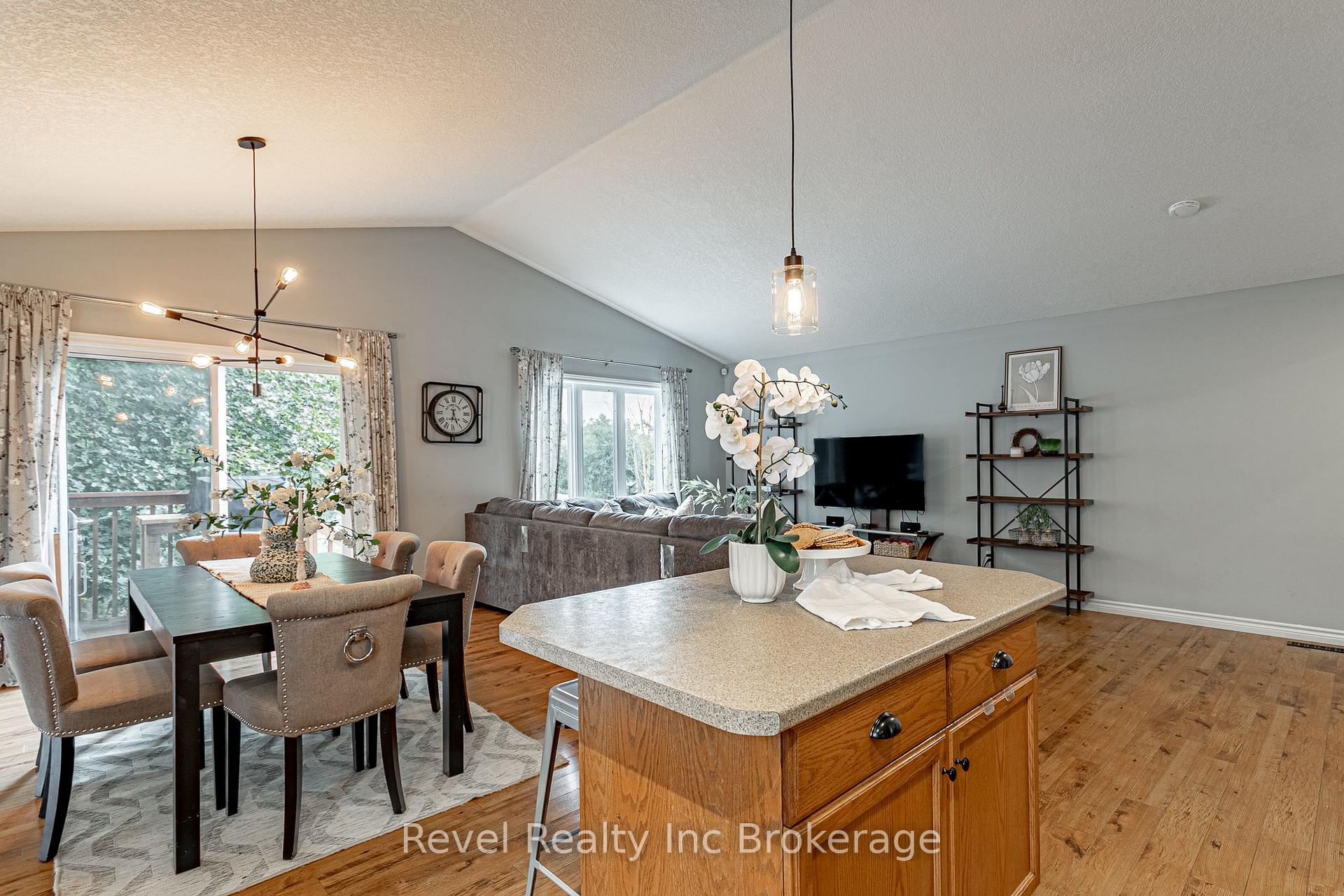Photo 13 of 53 Kerr Crescent, Ingersoll, Ingersoll - North — HOMEH