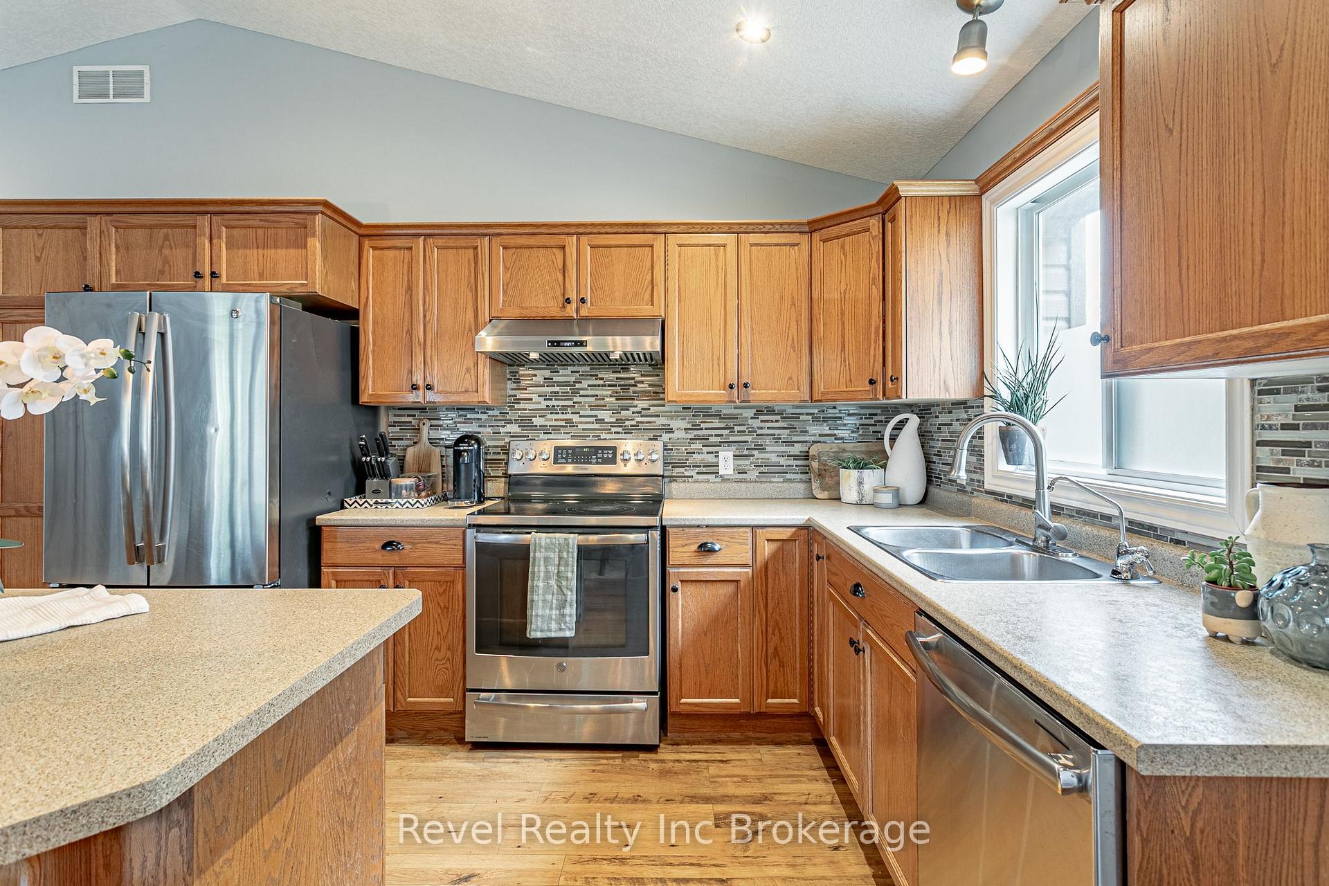 Photo 14 of 53 Kerr Crescent, Ingersoll, Ingersoll - North — HOMEH