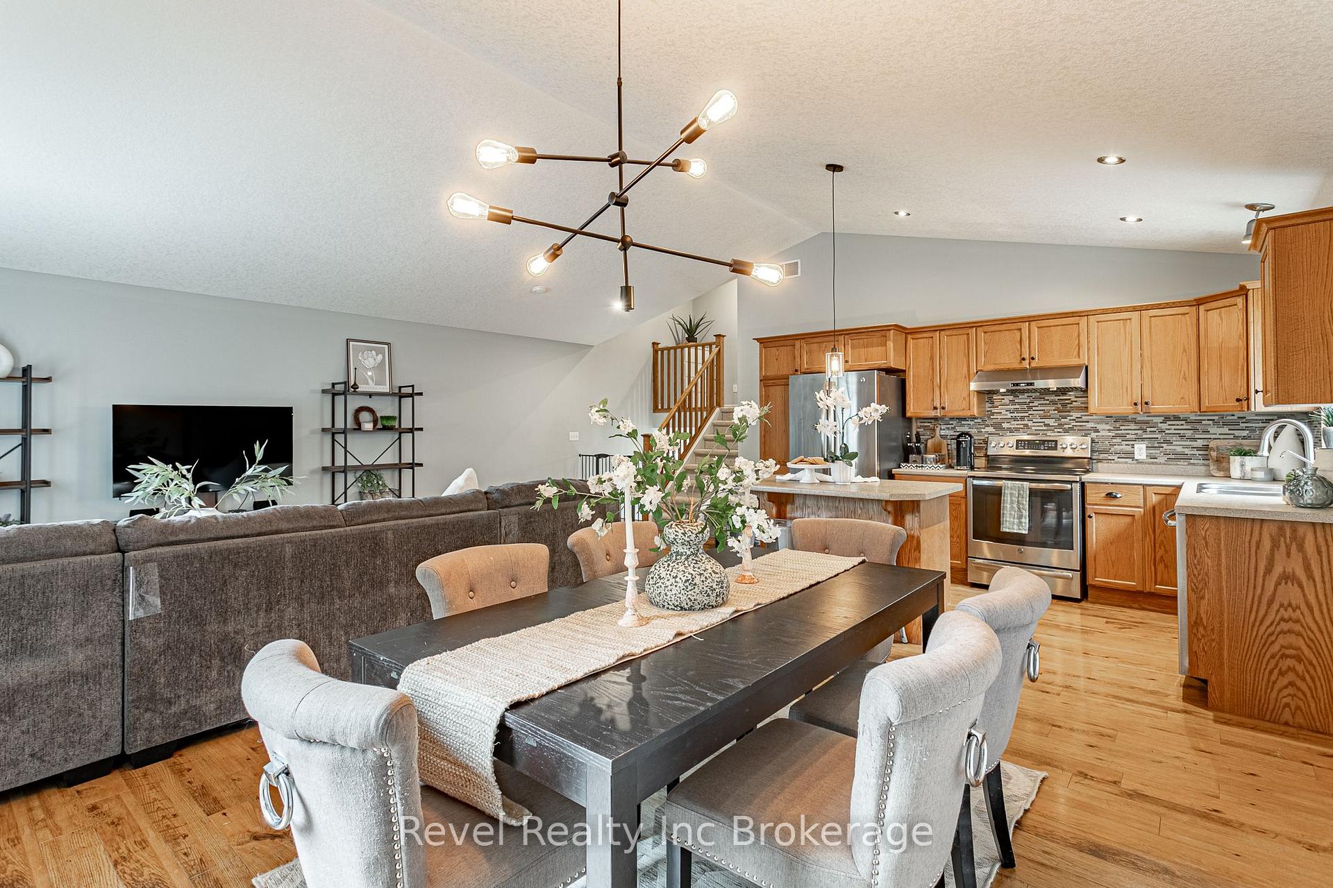 Photo 17 of 53 Kerr Crescent, Ingersoll, Ingersoll - North — HOMEH