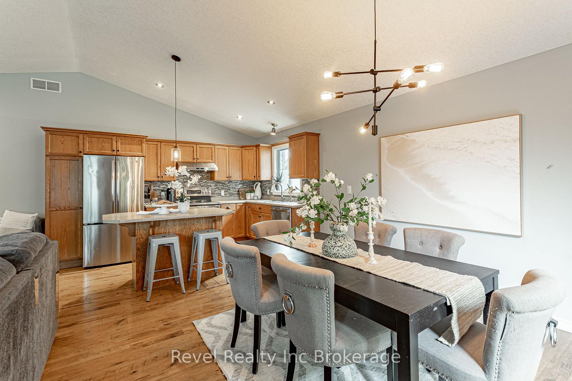 Photo 18 of 53 Kerr Crescent, Ingersoll, Ingersoll - North — HOMEH