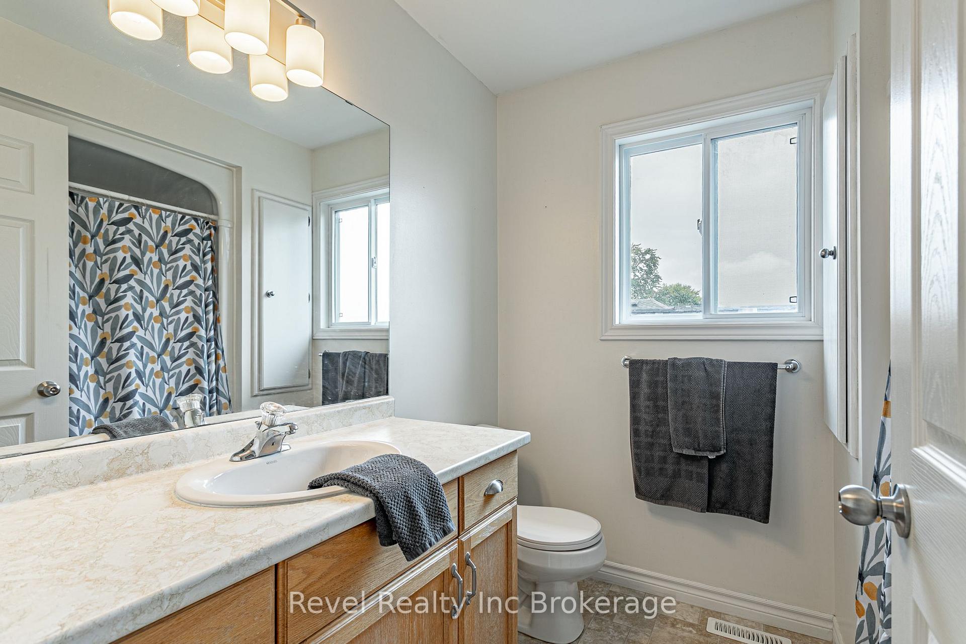 Photo 23 of 53 Kerr Crescent, Ingersoll, Ingersoll - North — HOMEH