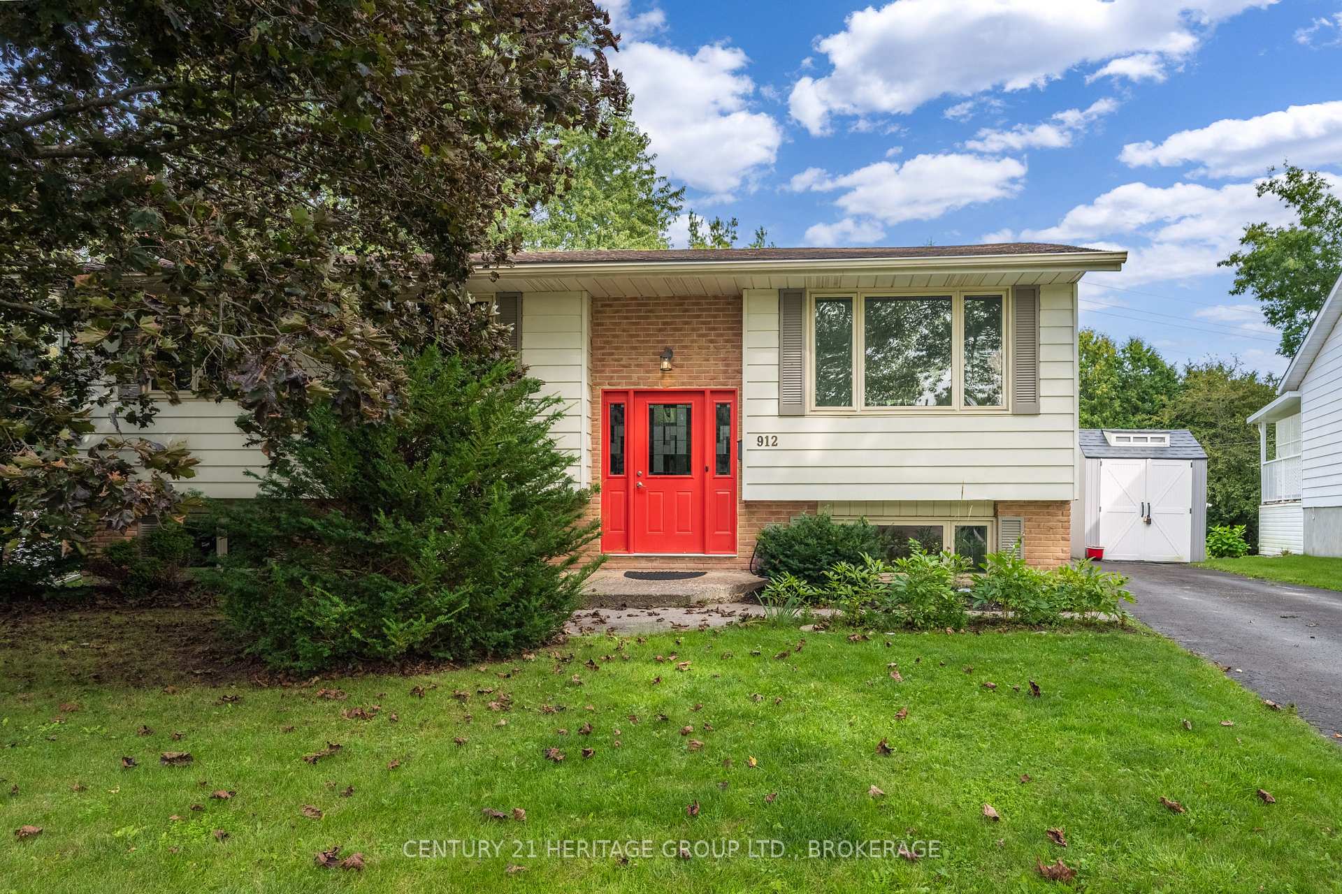 Photo 2 of 912 Safari Drive, Kingston, North of Taylor-Kidd Blvd — HOMEH