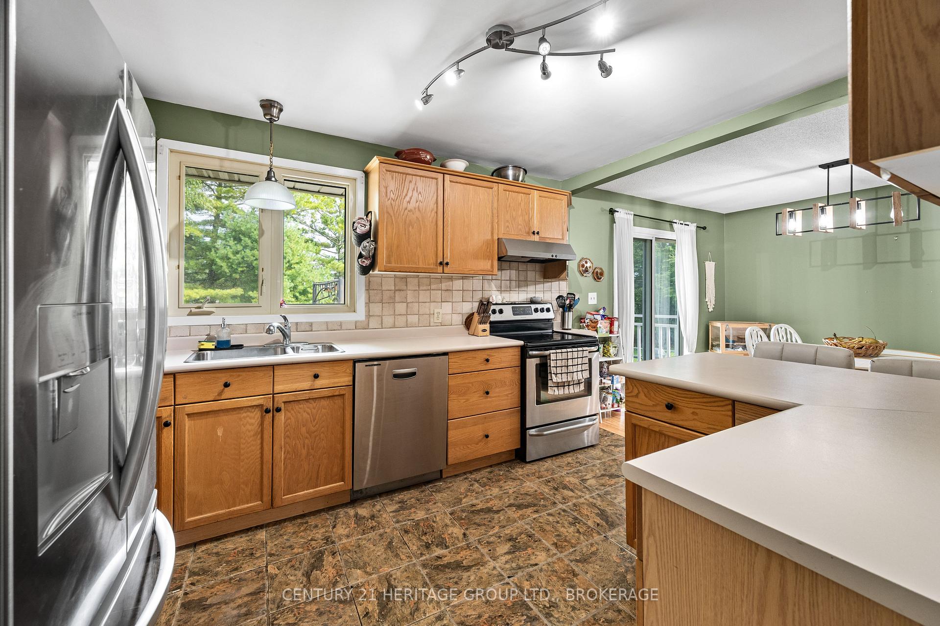 Photo 25 of 912 Safari Drive, Kingston, North of Taylor-Kidd Blvd — HOMEH