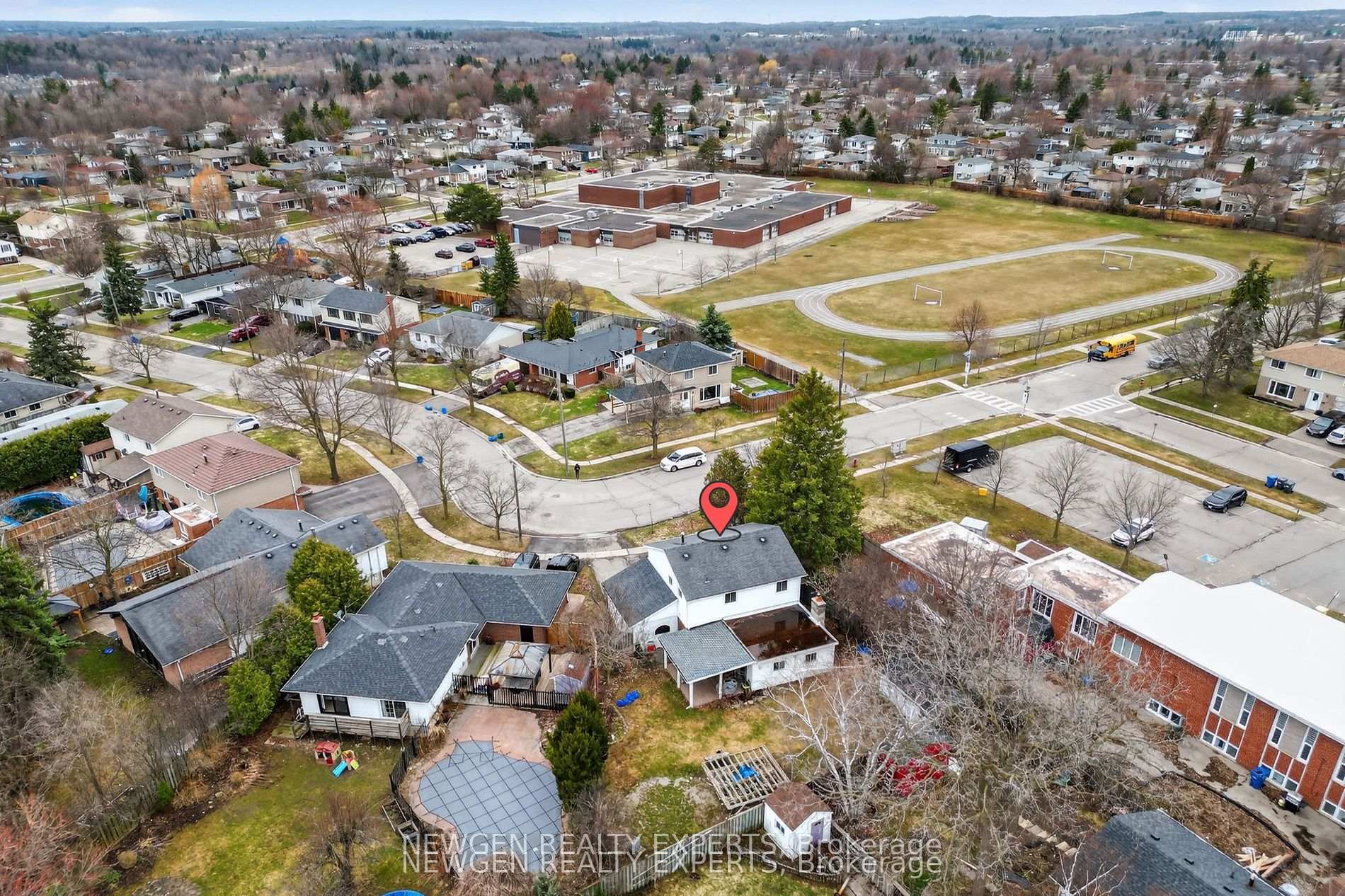 Photo 3 of 63 Faludon Drive, Halton Hills, Georgetown — HOMEH