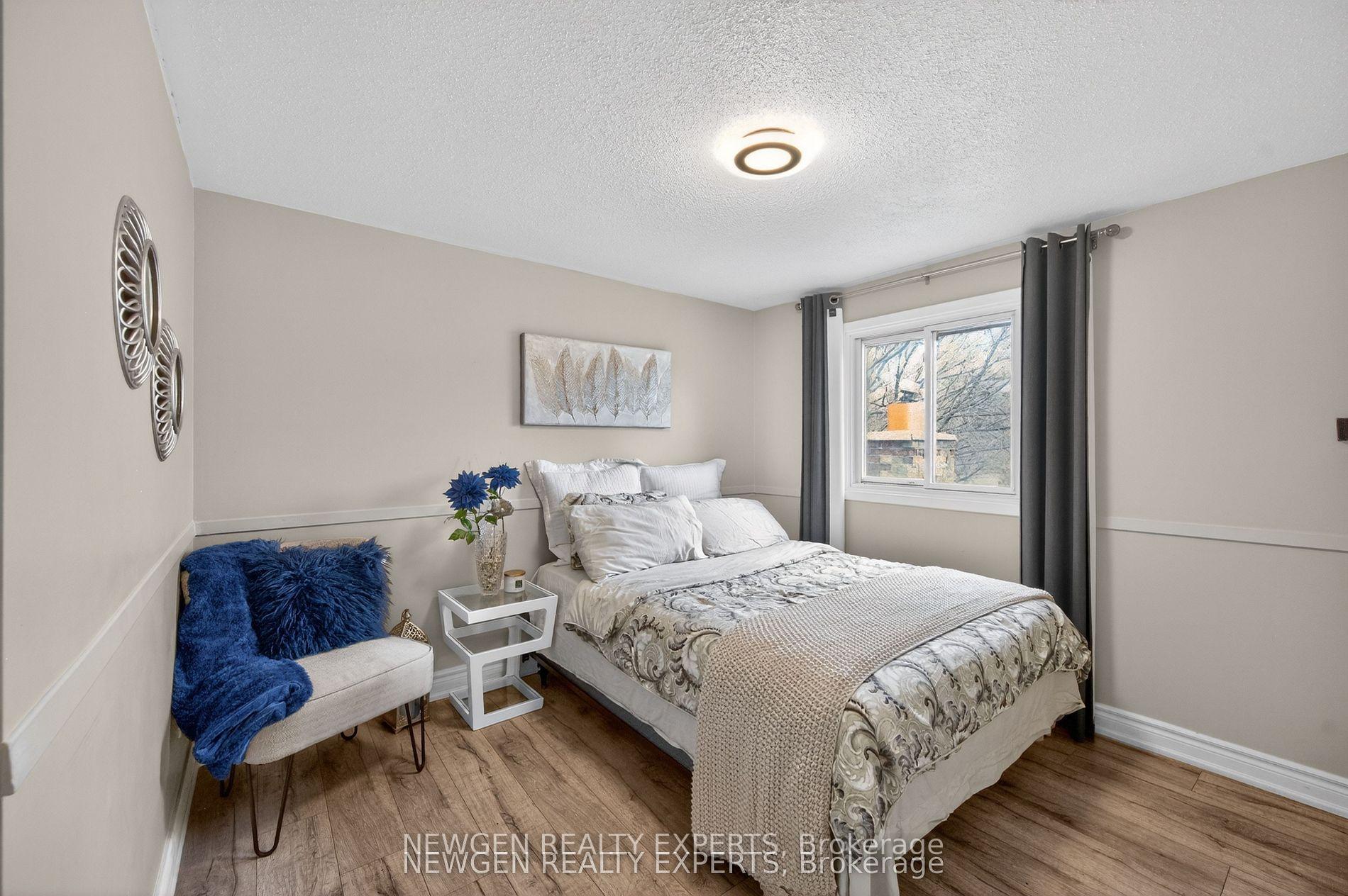Photo 23 of 63 Faludon Drive, Halton Hills, Georgetown — HOMEH
