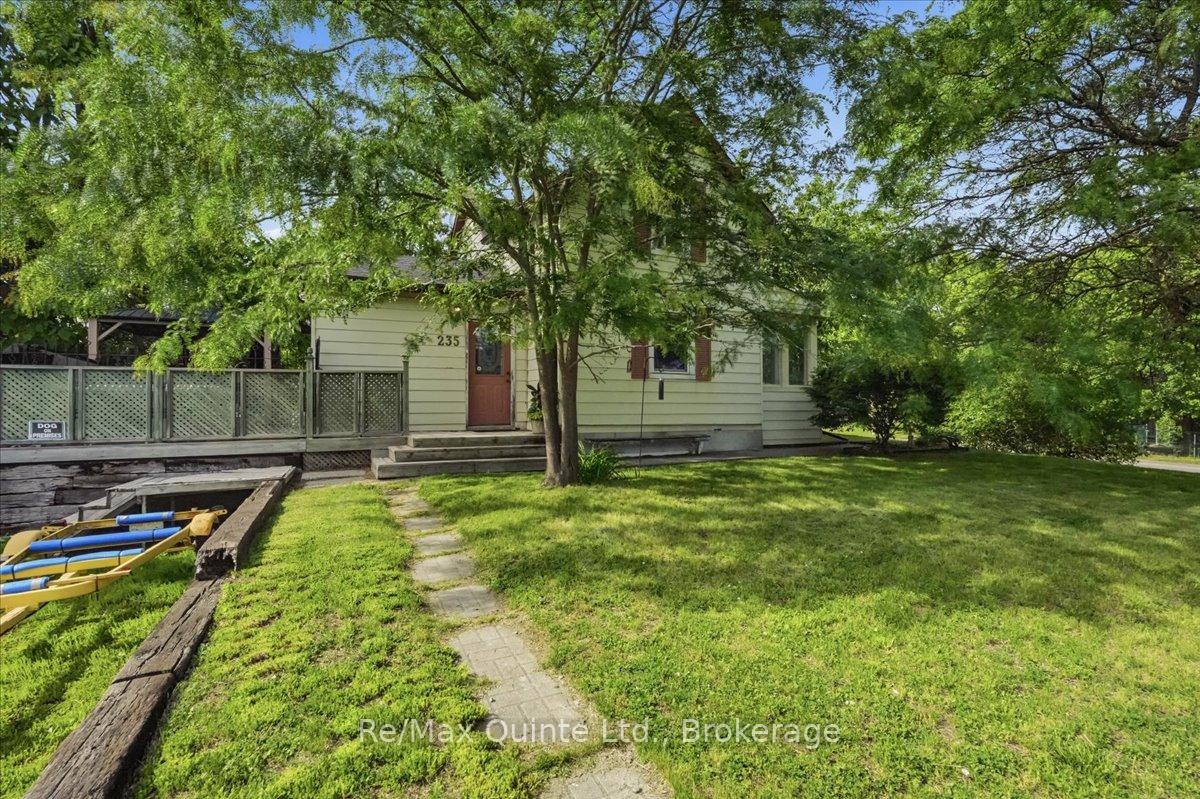 Photo 3 of 235 Pine Street, Belleville, Belleville Ward — HOMEH