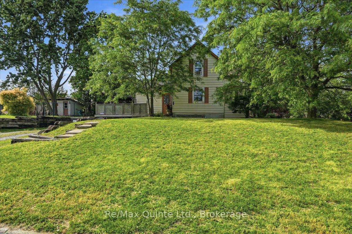 Photo 2 of 235 Pine Street, Belleville, Belleville Ward — HOMEH
