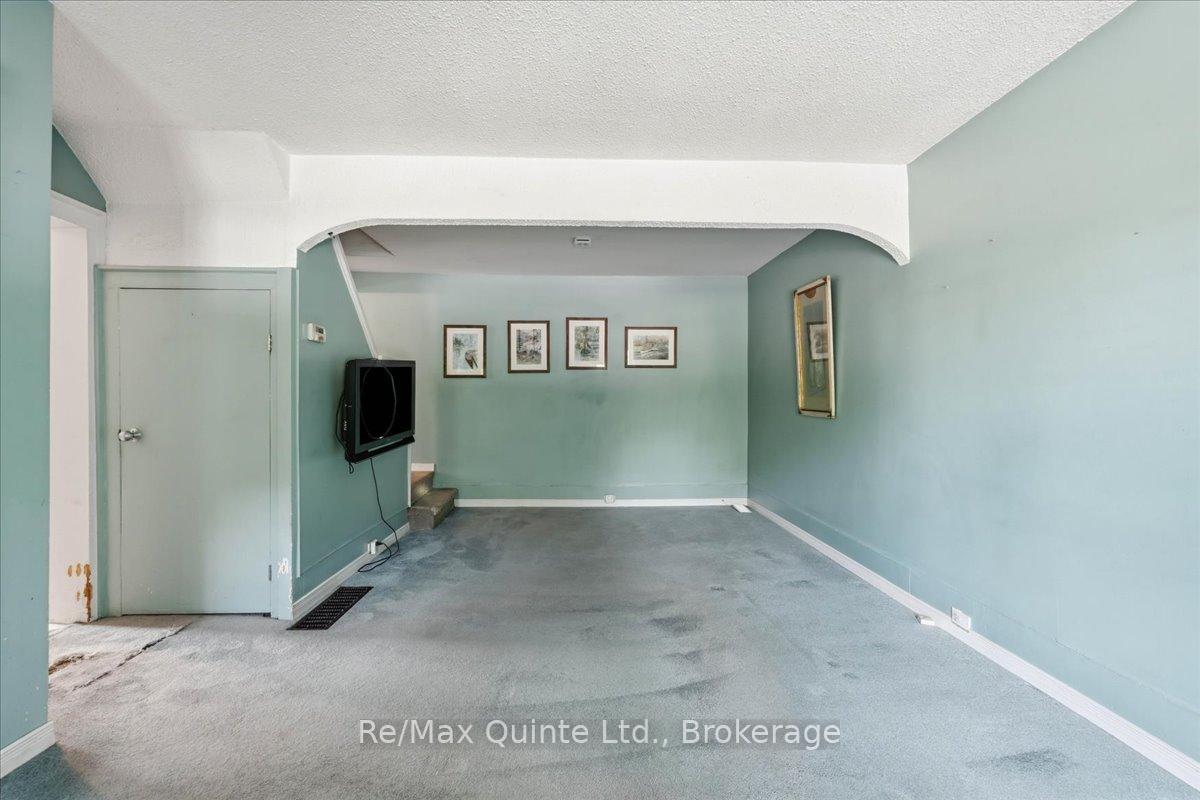 Photo 11 of 235 Pine Street, Belleville, Belleville Ward — HOMEH