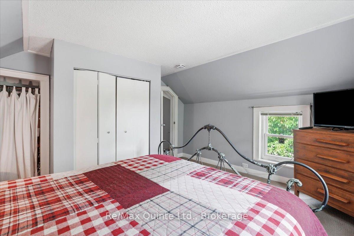 Photo 17 of 235 Pine Street, Belleville, Belleville Ward — HOMEH