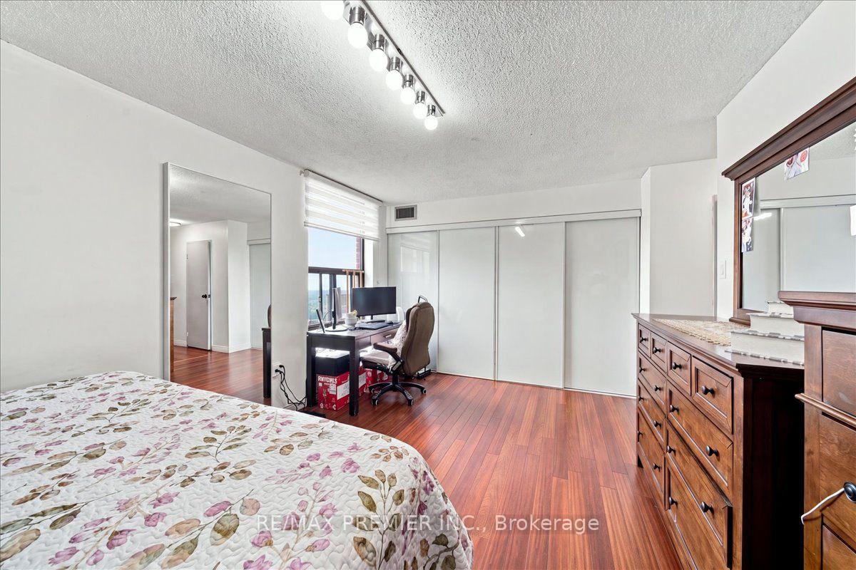 Photo 14 of Unit 1711, 4 Kings Cross Road, Brampton, Queen Street Corridor — HOMEH