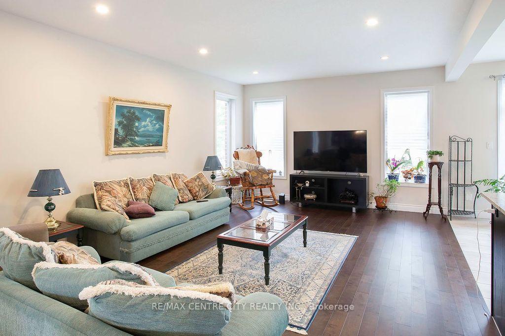 Photo 8 of 1586 Noah Bend, London, North I — HOMEH