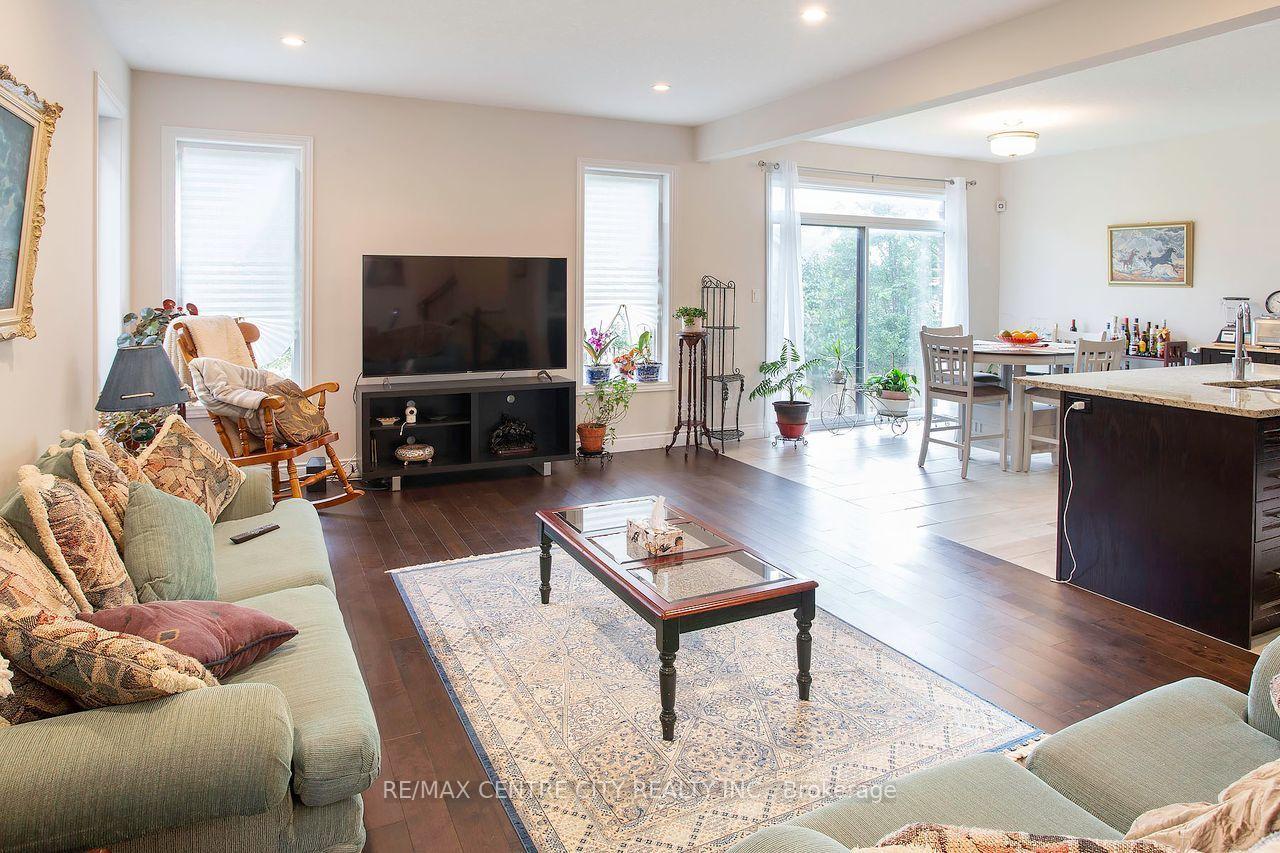 Photo 10 of 1586 Noah Bend, London, North I — HOMEH