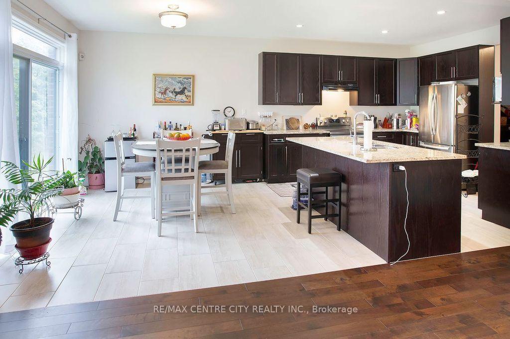 Photo 11 of 1586 Noah Bend, London, North I — HOMEH