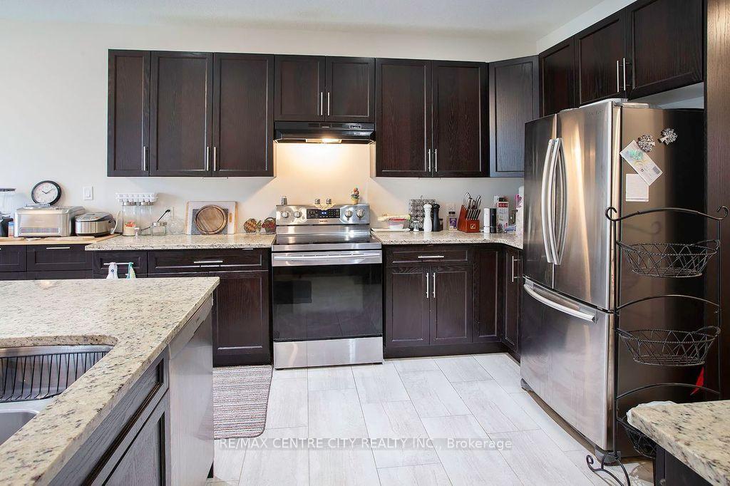 Photo 14 of 1586 Noah Bend, London, North I — HOMEH