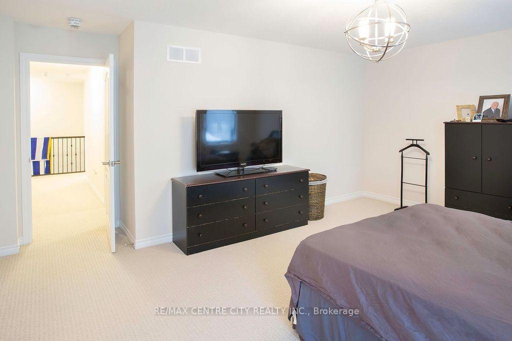 Photo 24 of 1586 Noah Bend, London, North I — HOMEH
