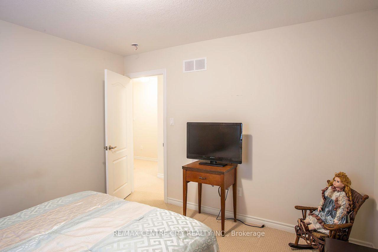 Photo 29 of 1586 Noah Bend, London, North I — HOMEH