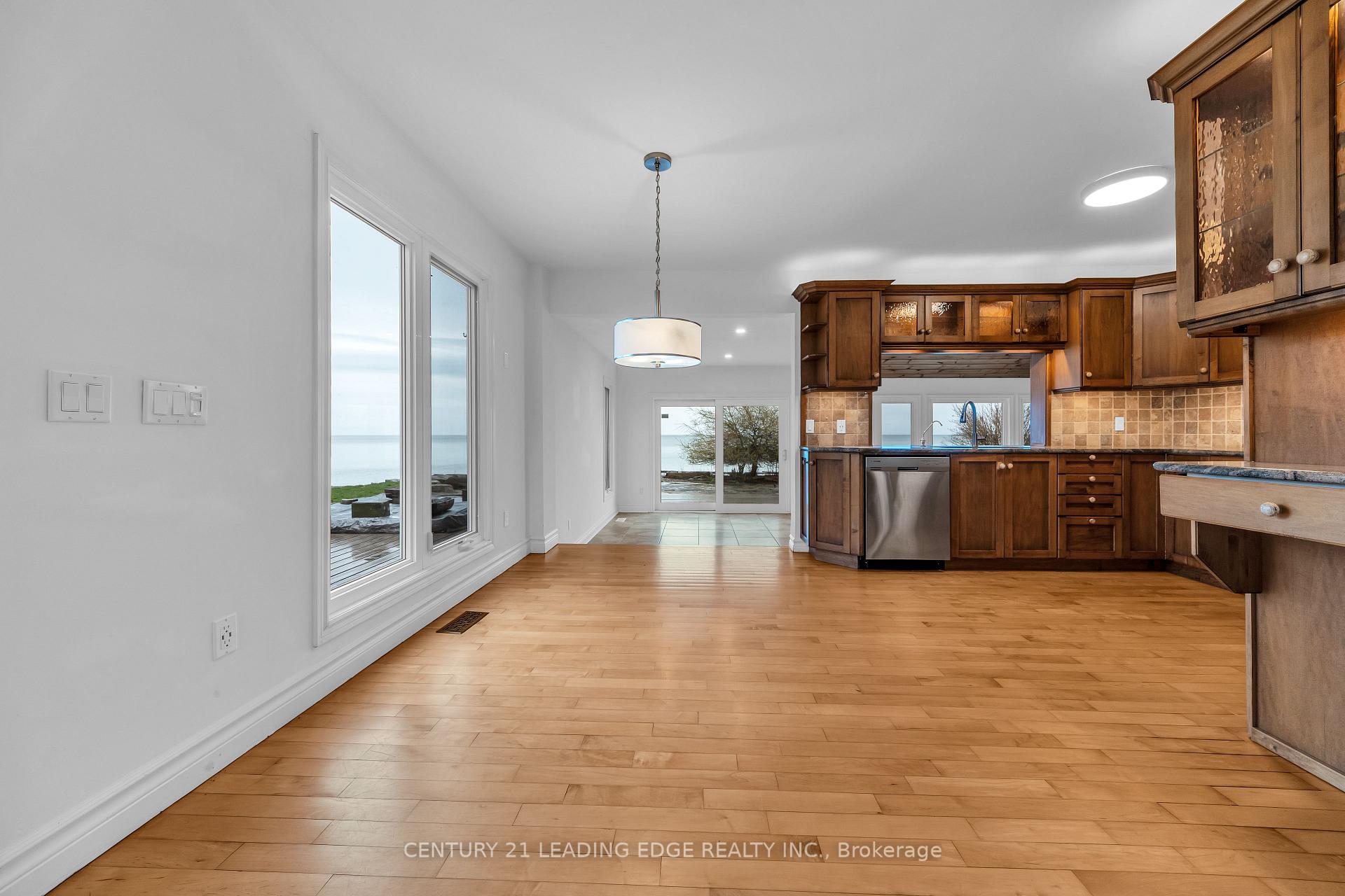 Photo 11 of 151 Cedar Crest Beach Road, Clarington, Bowmanville — HOMEH