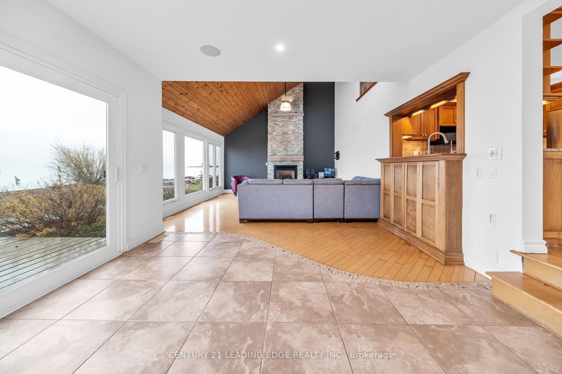 Photo 16 of 151 Cedar Crest Beach Road, Clarington, Bowmanville — HOMEH