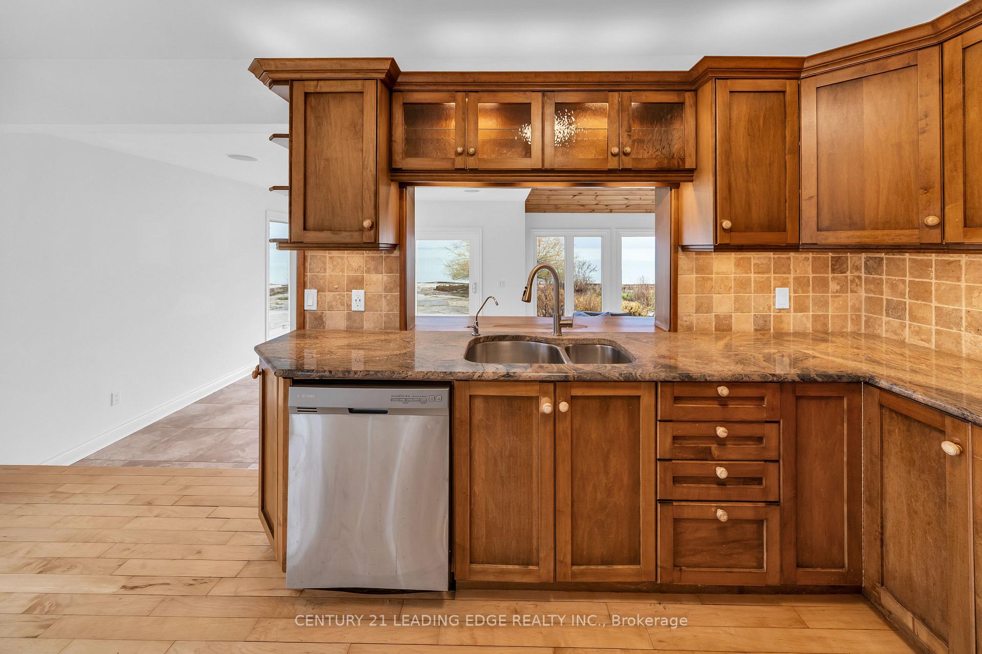 Photo 22 of 151 Cedar Crest Beach Road, Clarington, Bowmanville — HOMEH