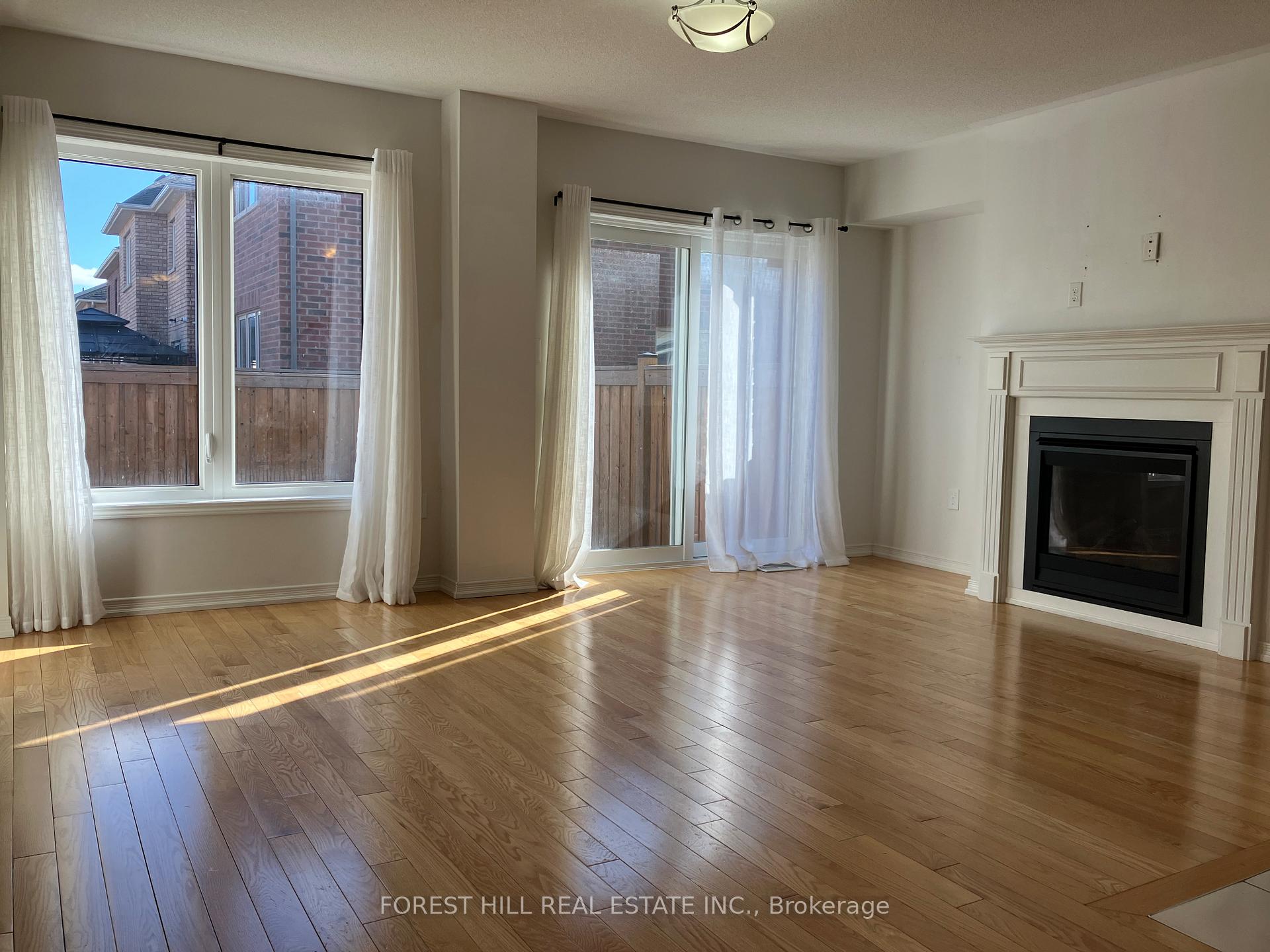 Photo 4 of 2448 Equestrian Crescent, Oshawa, Windfields — HOMEH