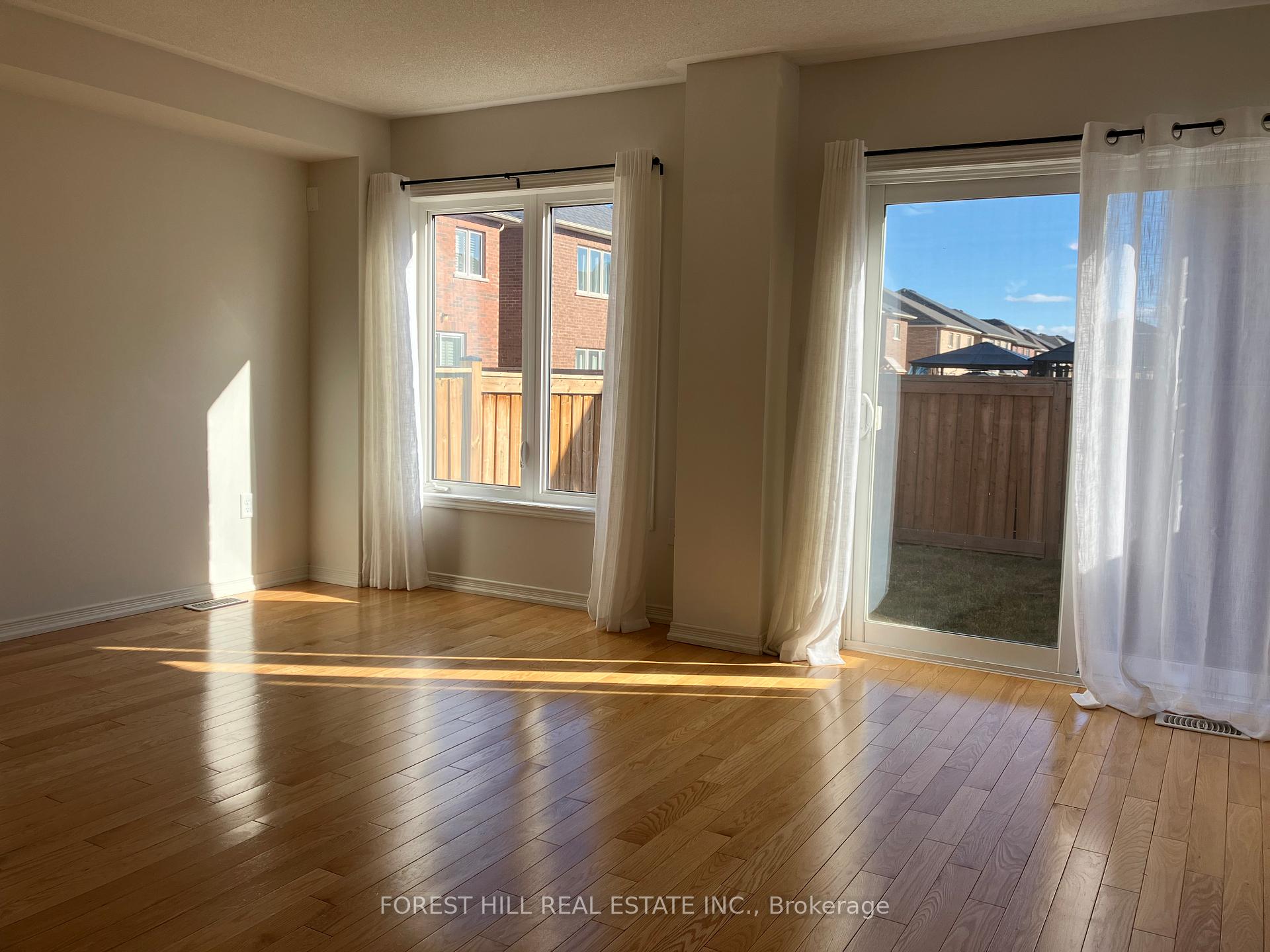 Photo 9 of 2448 Equestrian Crescent, Oshawa, Windfields — HOMEH