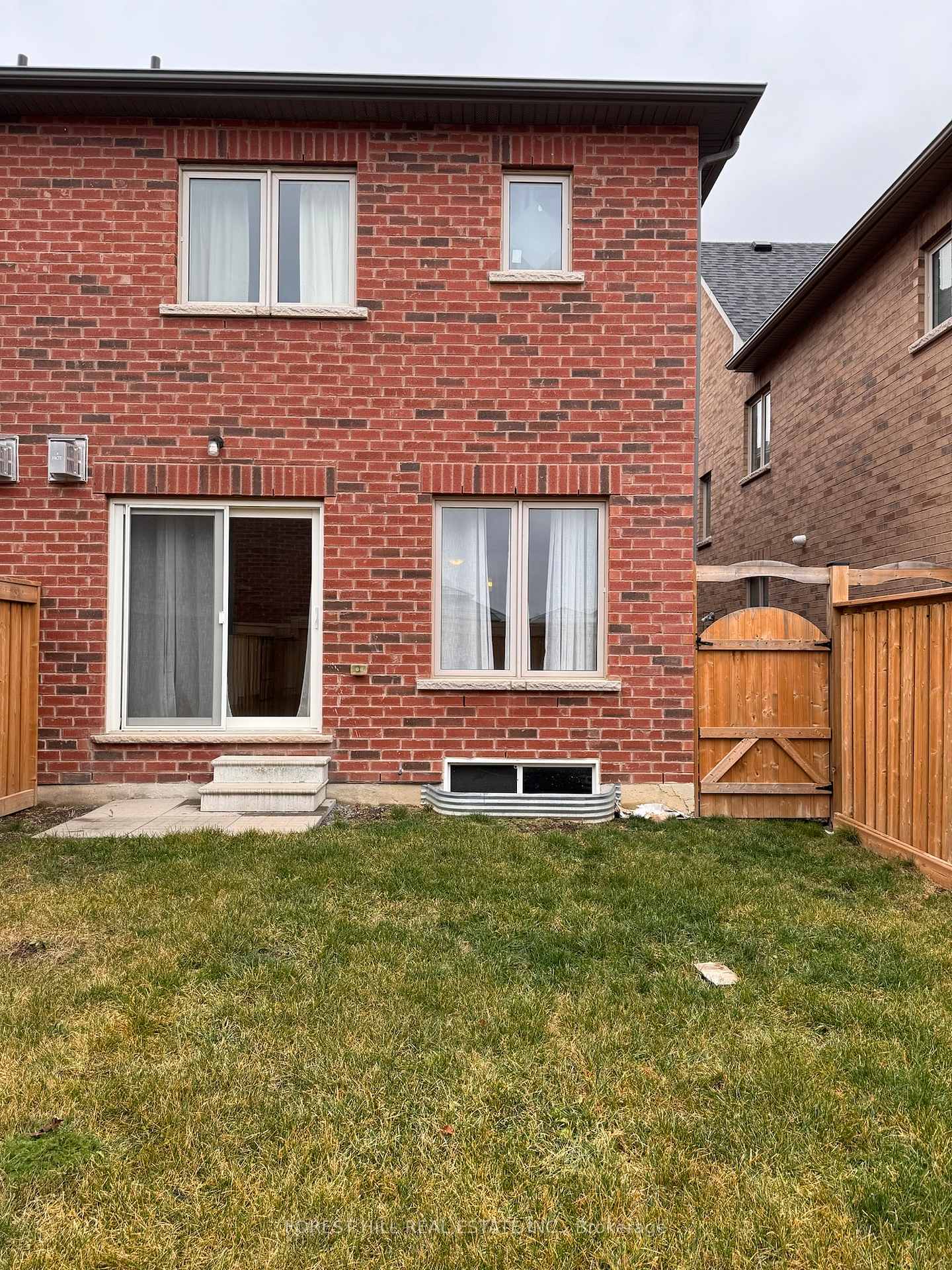 Photo 22 of 2448 Equestrian Crescent, Oshawa, Windfields — HOMEH