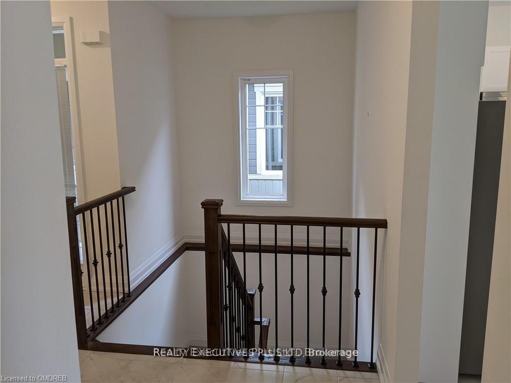 Photo 5 of 77 Kari Crescent, Collingwood — HOMEH
