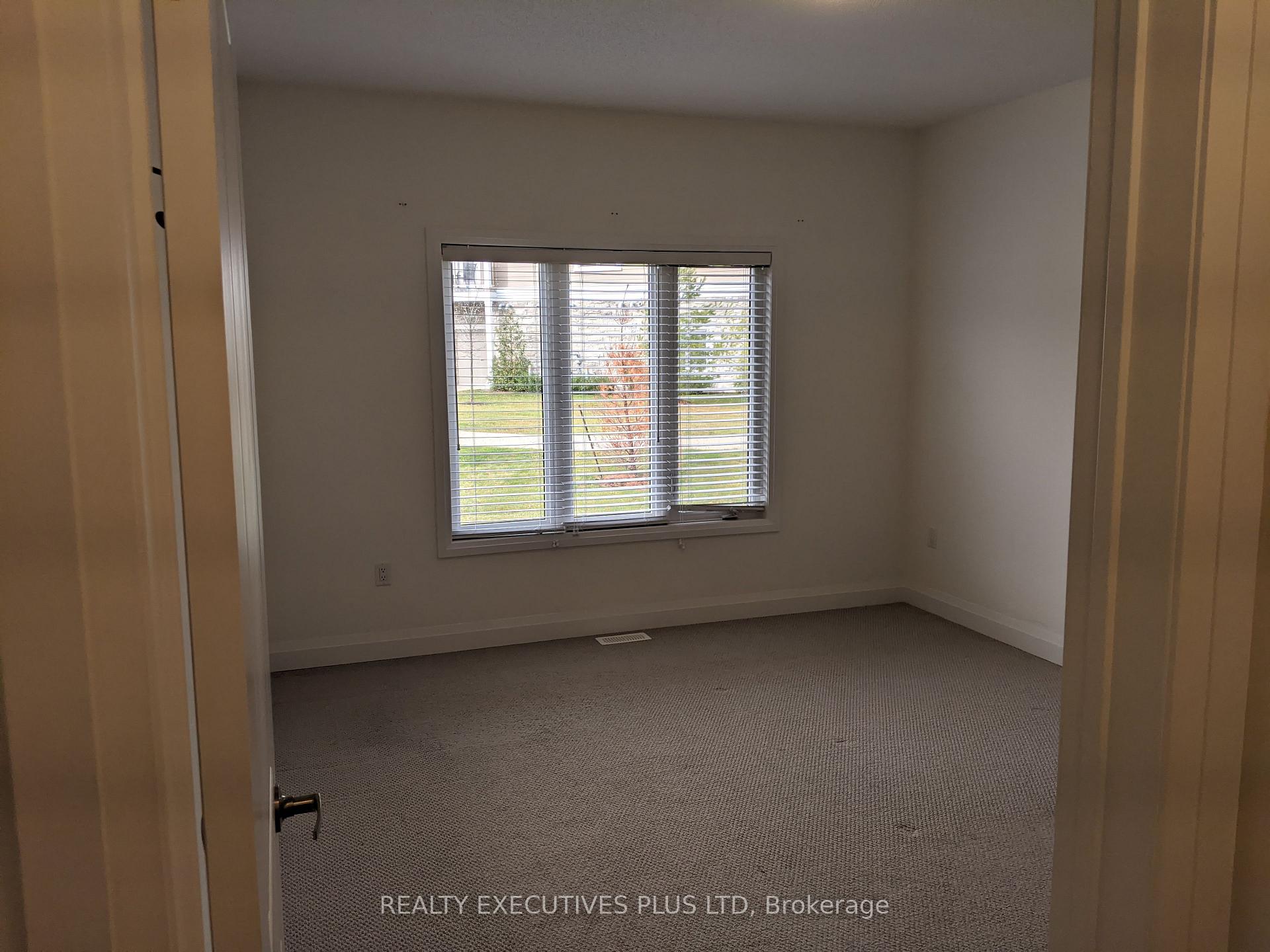 Photo 12 of 77 Kari Crescent, Collingwood — HOMEH