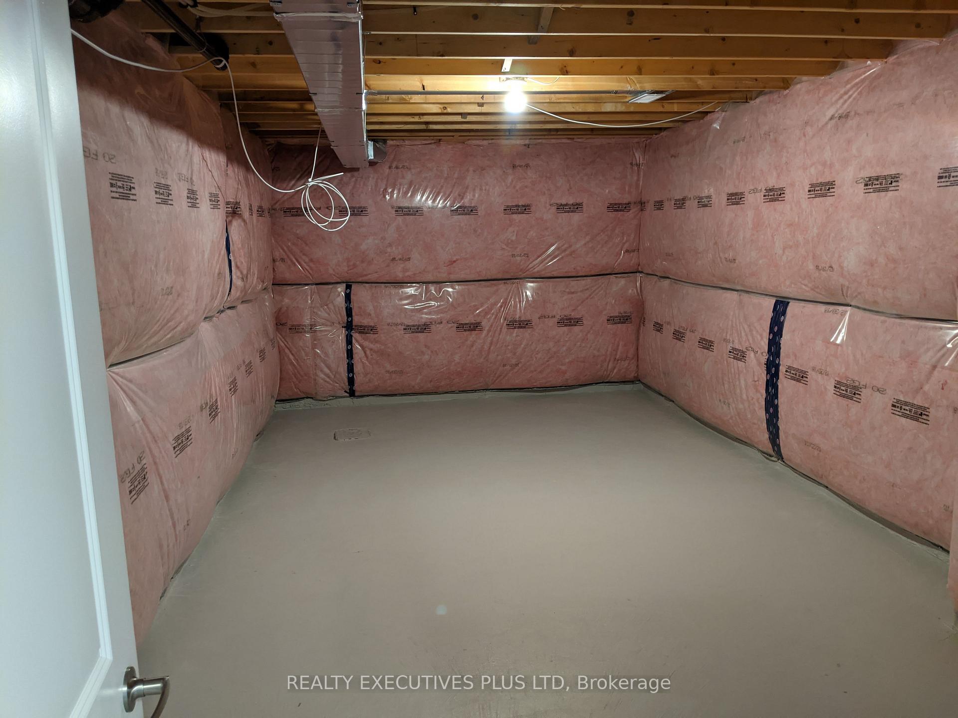 Photo 20 of 77 Kari Crescent, Collingwood — HOMEH