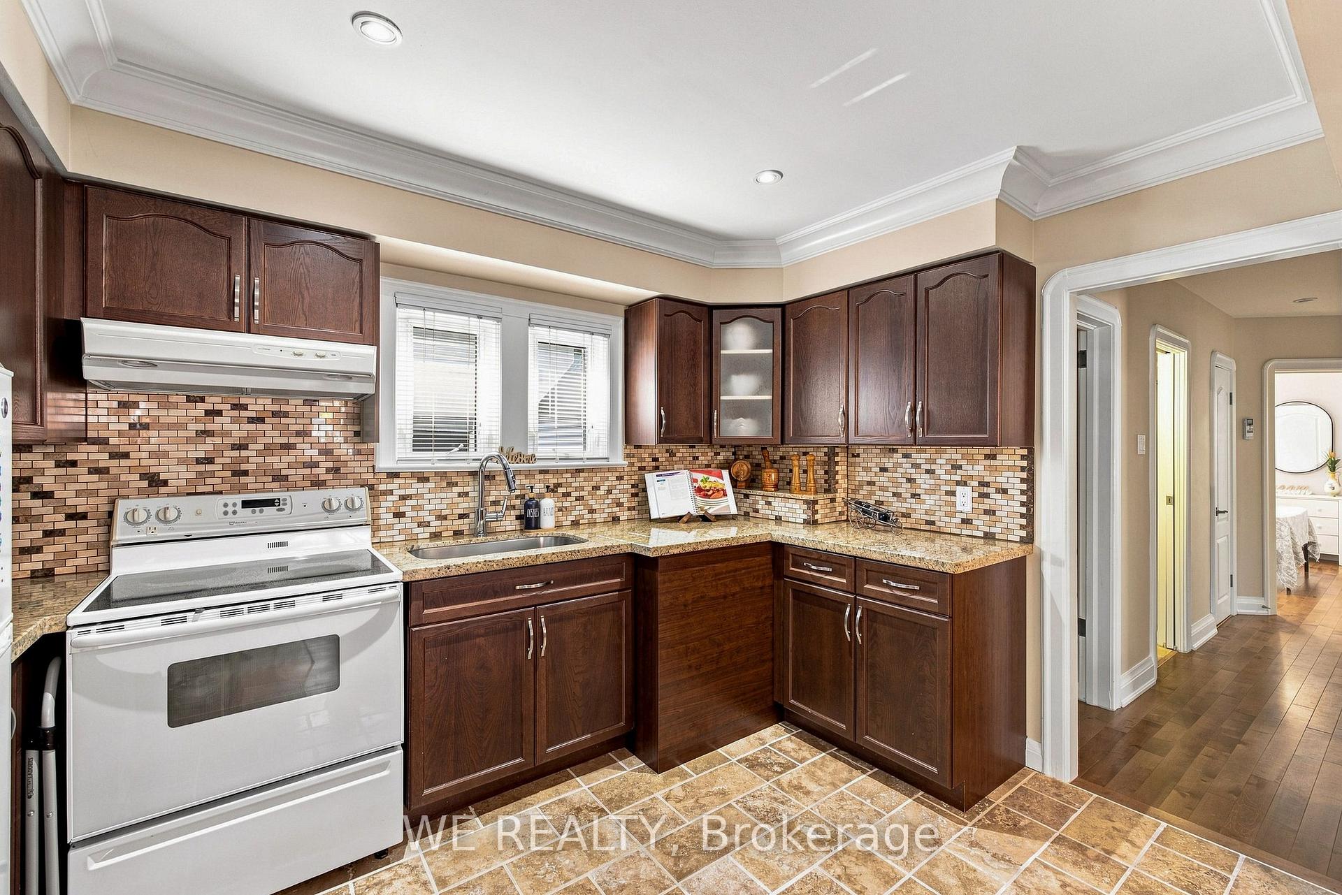 Photo 14 of 12 Fairside Avenue, Toronto, Danforth Village-East York — HOMEH