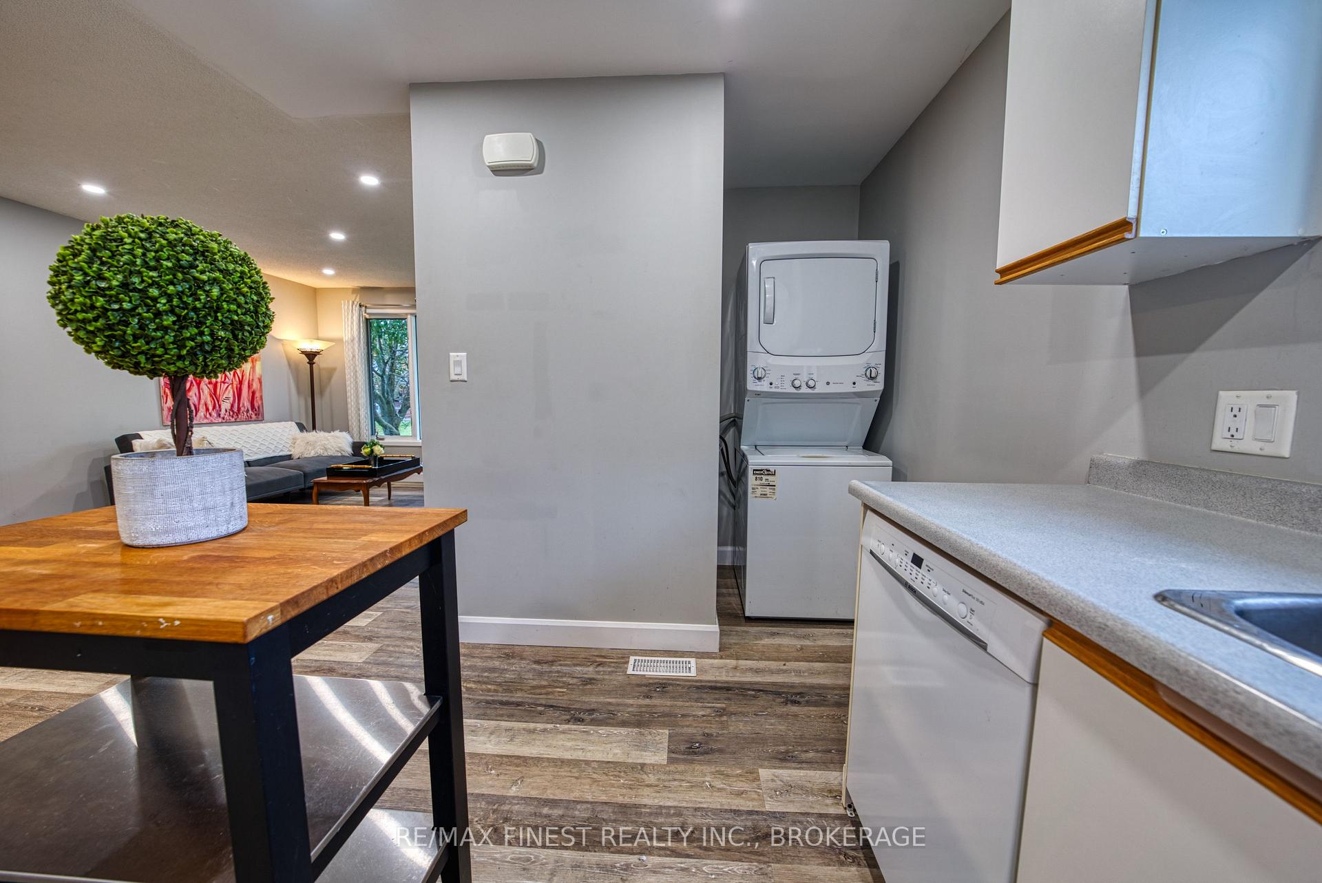 Photo 6 of 941 Warburton Crescent, Kingston, East Gardiners Rd — HOMEH