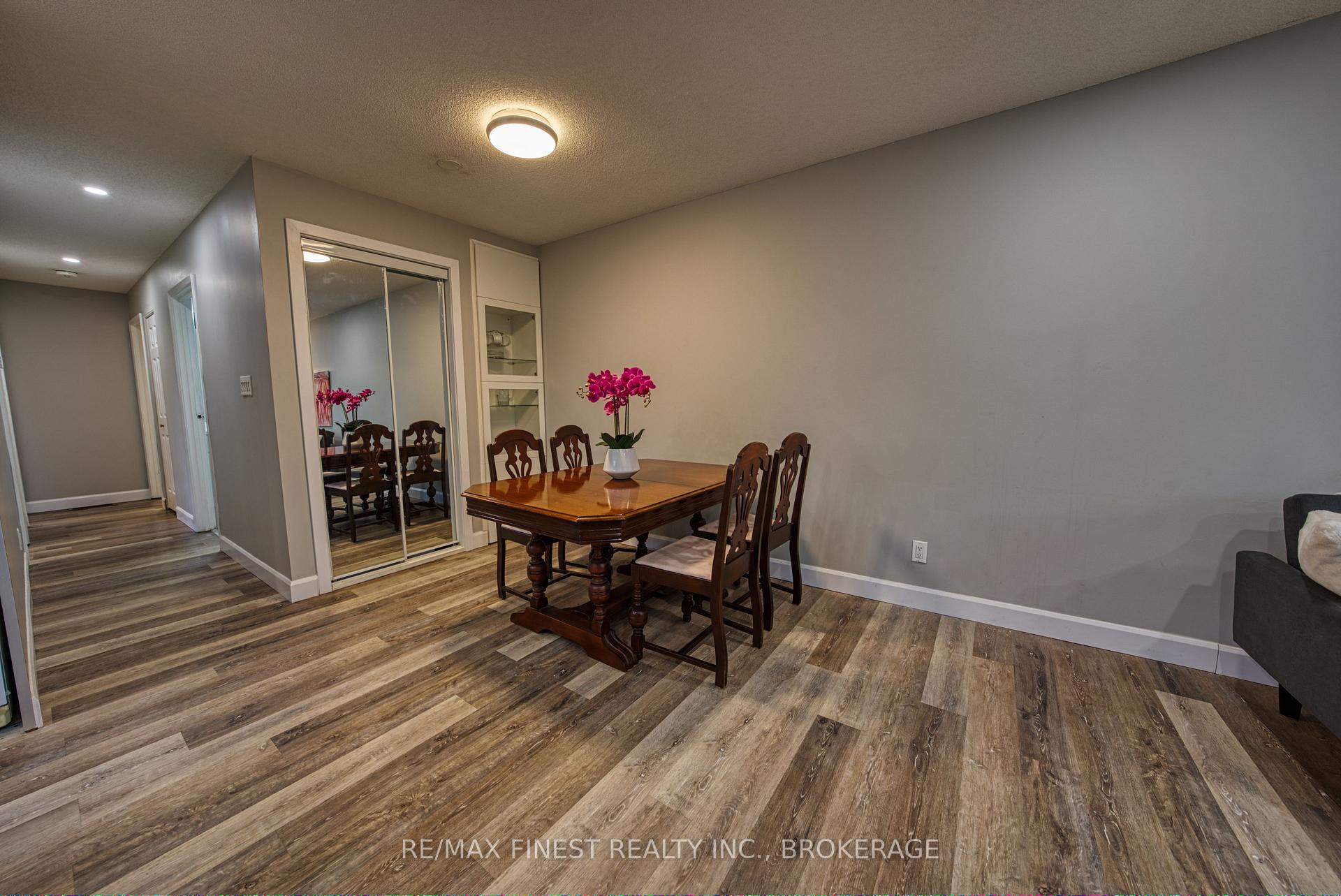 Photo 8 of 941 Warburton Crescent, Kingston, East Gardiners Rd — HOMEH