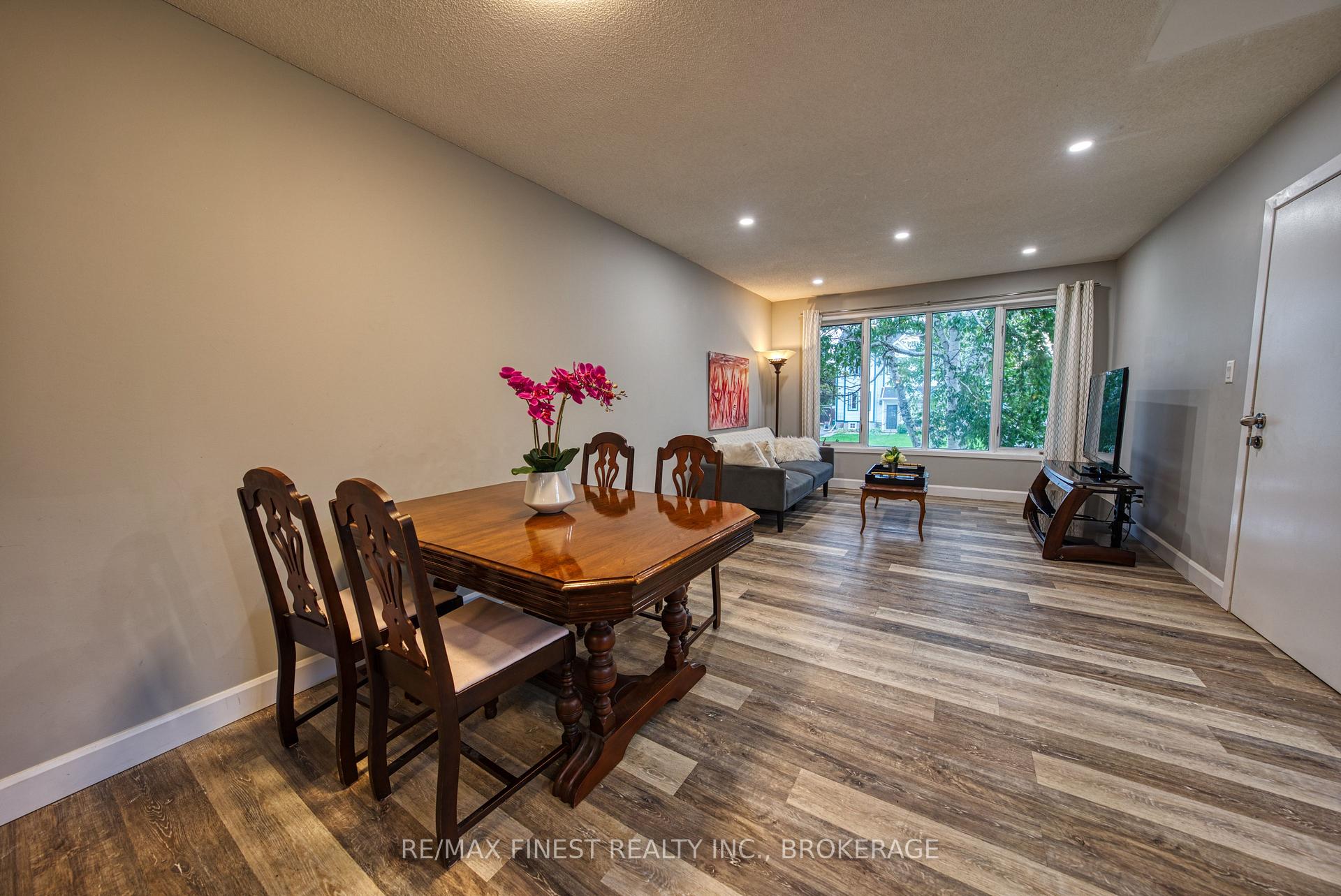 Photo 9 of 941 Warburton Crescent, Kingston, East Gardiners Rd — HOMEH
