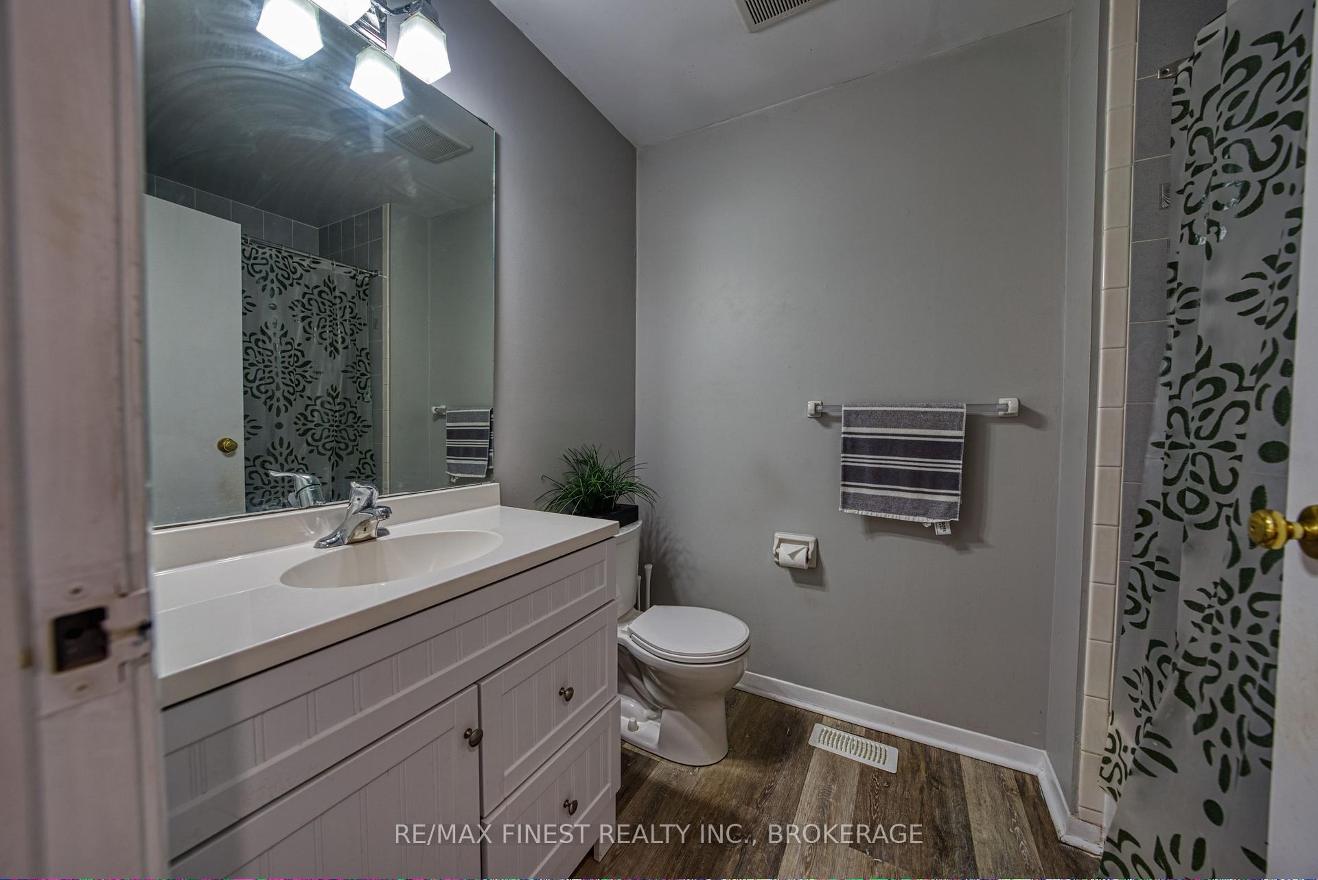 Photo 13 of 941 Warburton Crescent, Kingston, East Gardiners Rd — HOMEH
