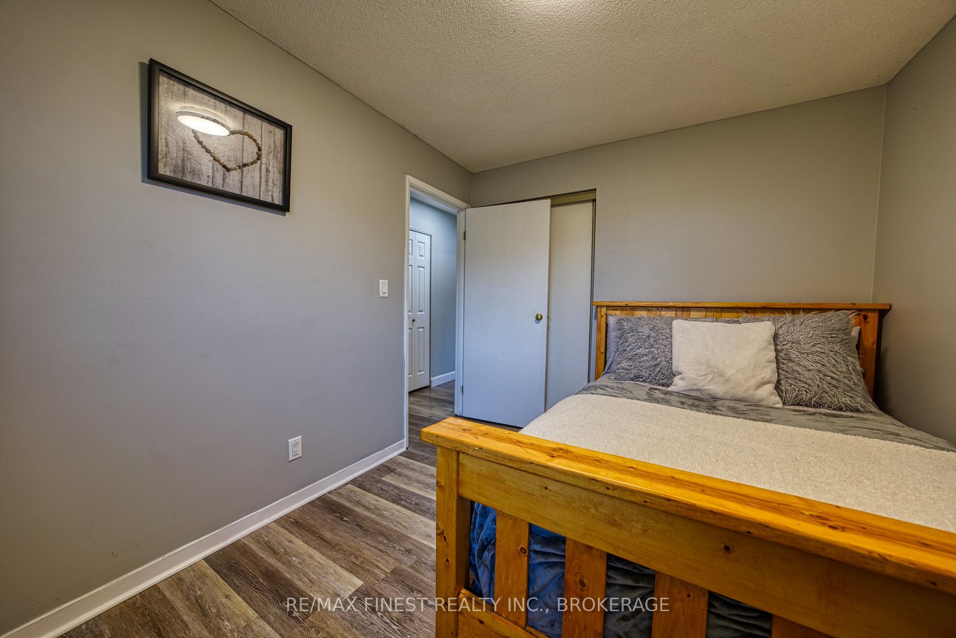 Photo 14 of 941 Warburton Crescent, Kingston, East Gardiners Rd — HOMEH