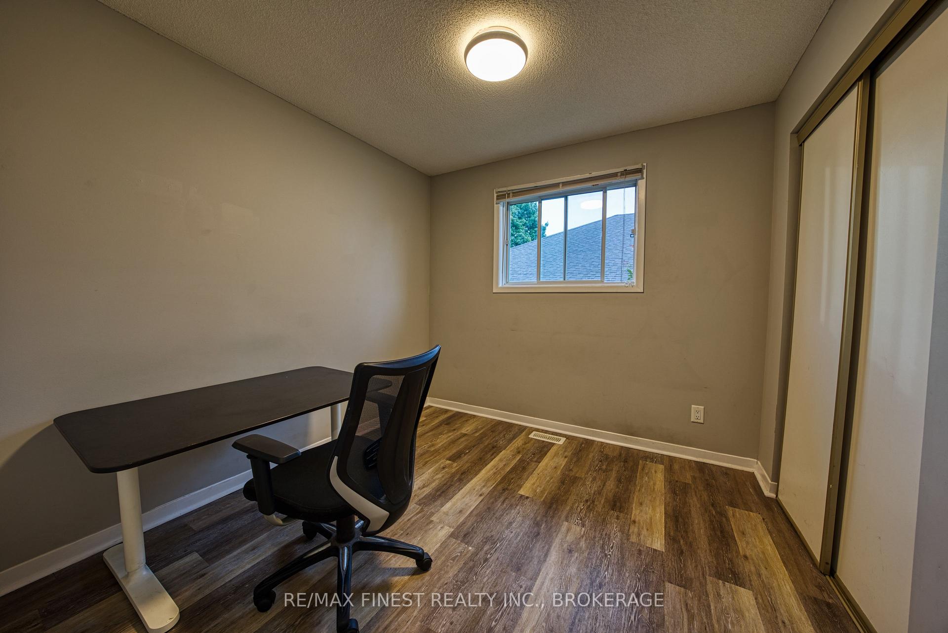 Photo 17 of 941 Warburton Crescent, Kingston, East Gardiners Rd — HOMEH