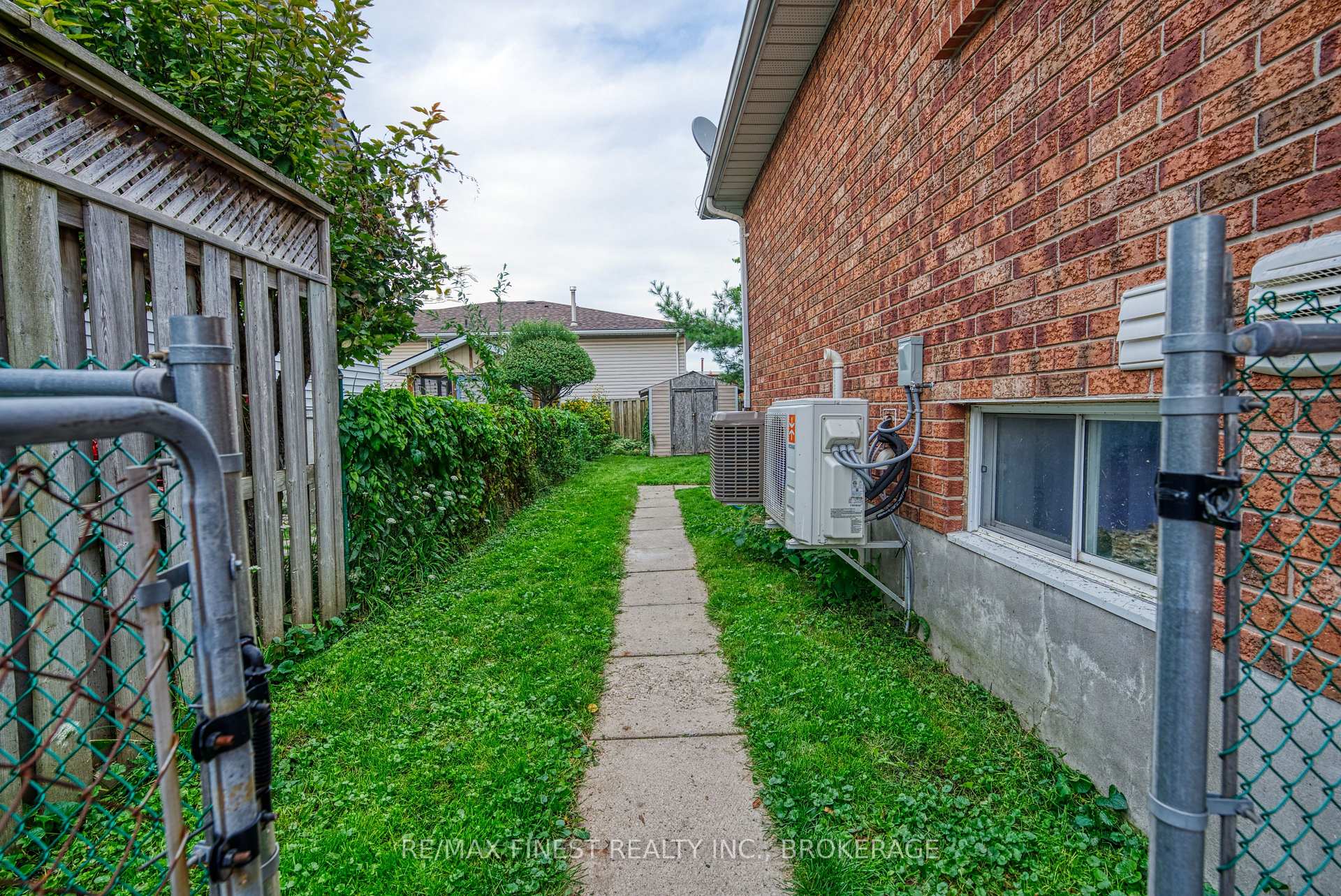 Photo 18 of 941 Warburton Crescent, Kingston, East Gardiners Rd — HOMEH