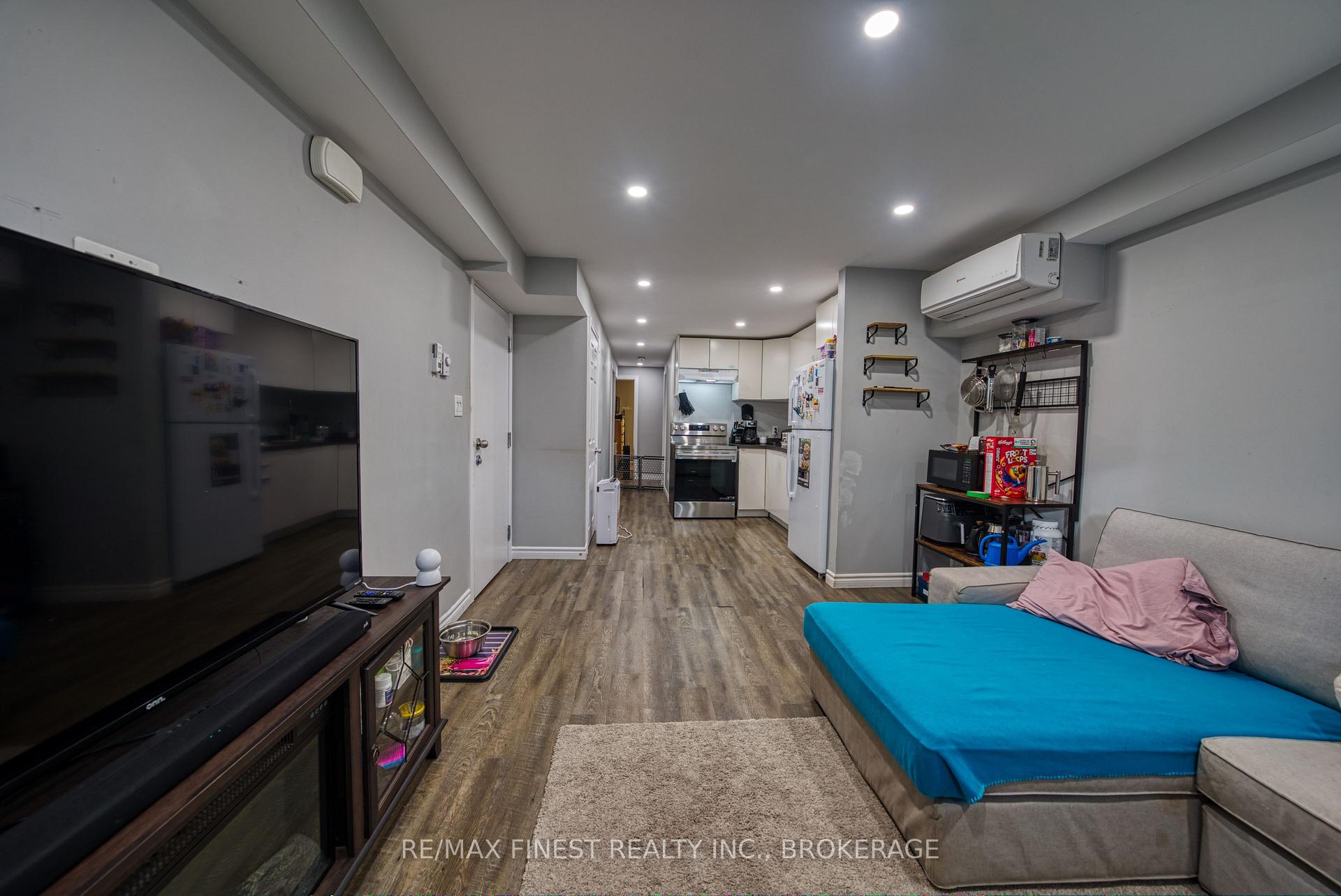 Photo 24 of 941 Warburton Crescent, Kingston, East Gardiners Rd — HOMEH