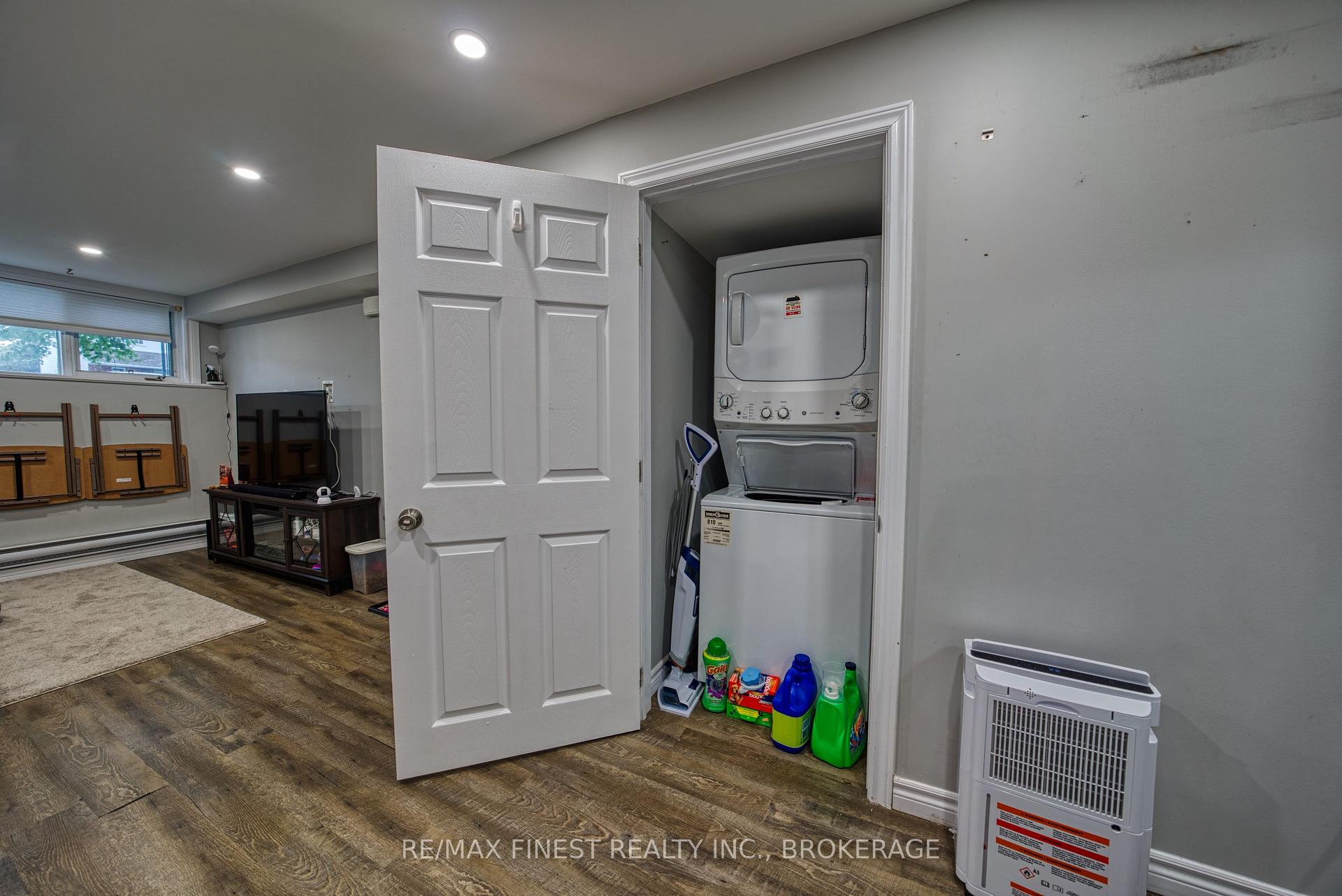 Photo 32 of 941 Warburton Crescent, Kingston, East Gardiners Rd — HOMEH