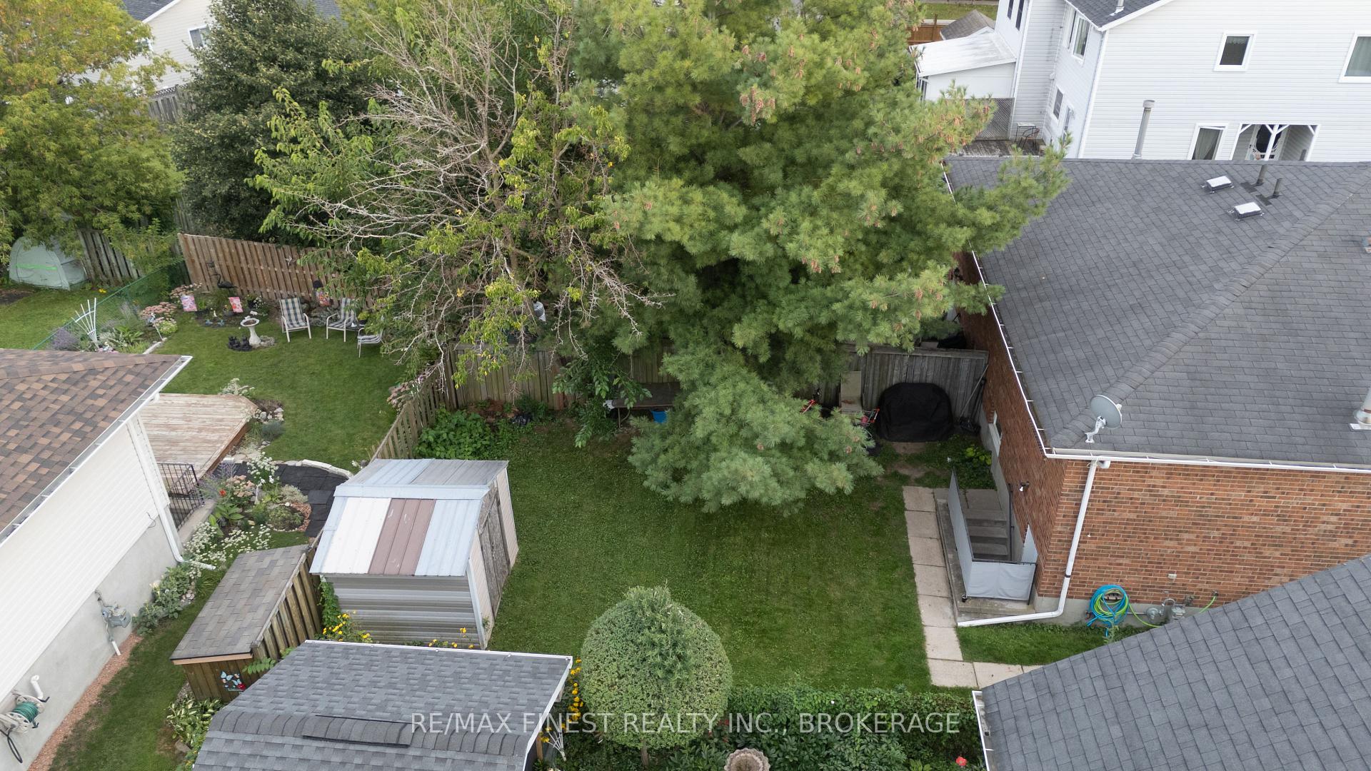 Photo 33 of 941 Warburton Crescent, Kingston, East Gardiners Rd — HOMEH