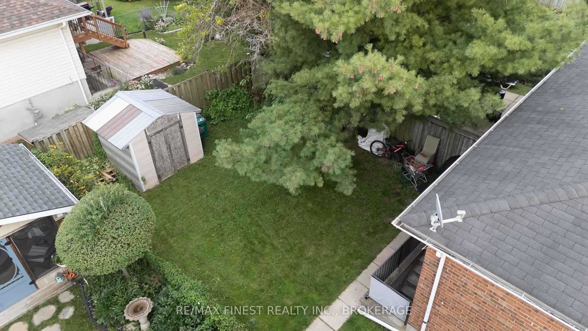 Photo 35 of 941 Warburton Crescent, Kingston, East Gardiners Rd — HOMEH