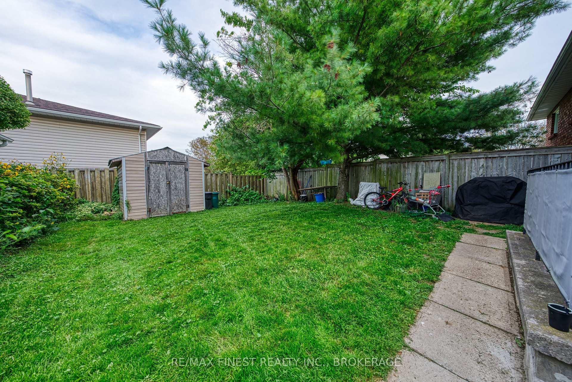 Photo 40 of 941 Warburton Crescent, Kingston, East Gardiners Rd — HOMEH
