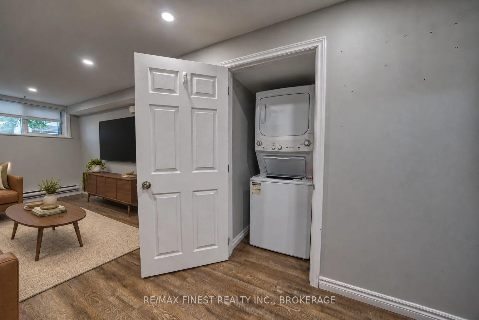 Photo 21 of 941 Warburton Crescent, Kingston, East Gardiners Rd — HOMEH