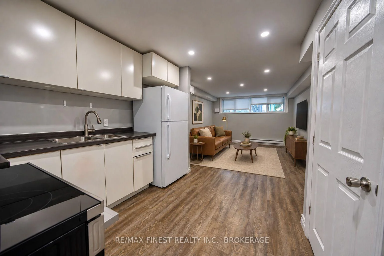 Photo 23 of 941 Warburton Crescent, Kingston, East Gardiners Rd — HOMEH