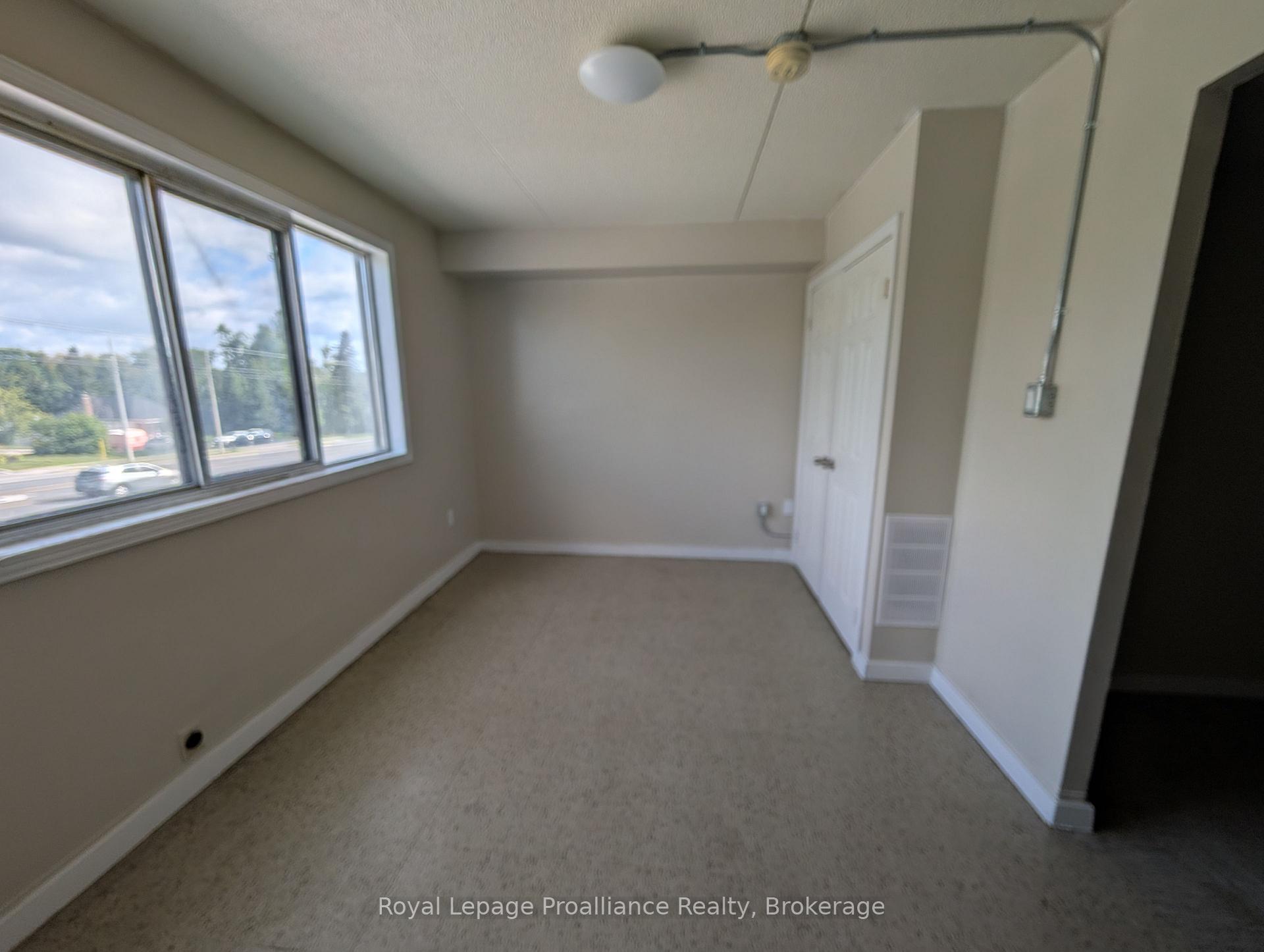 Photo of Unit 17, 1837 Lansdowne Street W