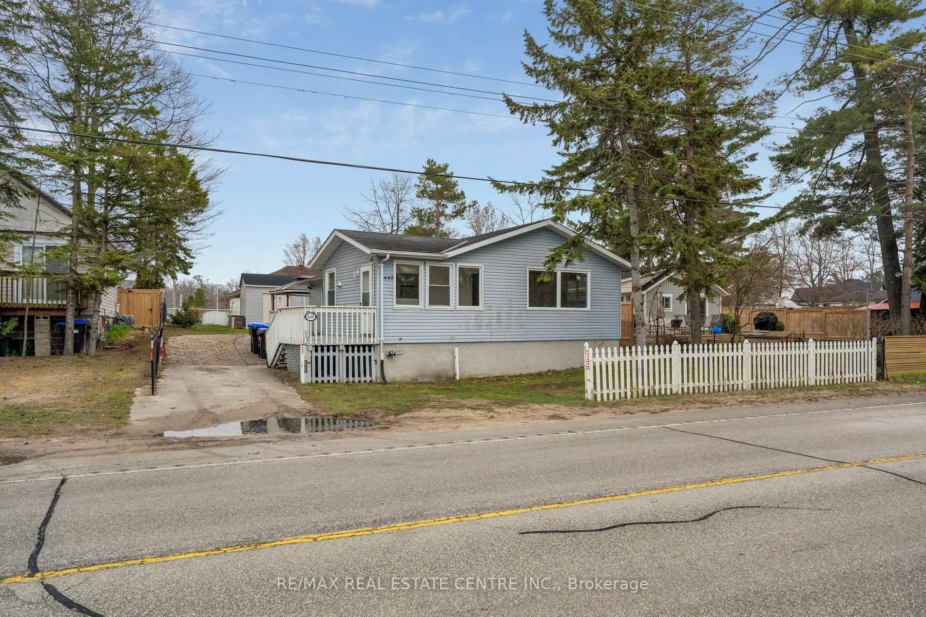 Photo 5 of 449 Mosley Street, Wasaga Beach — HOMEH