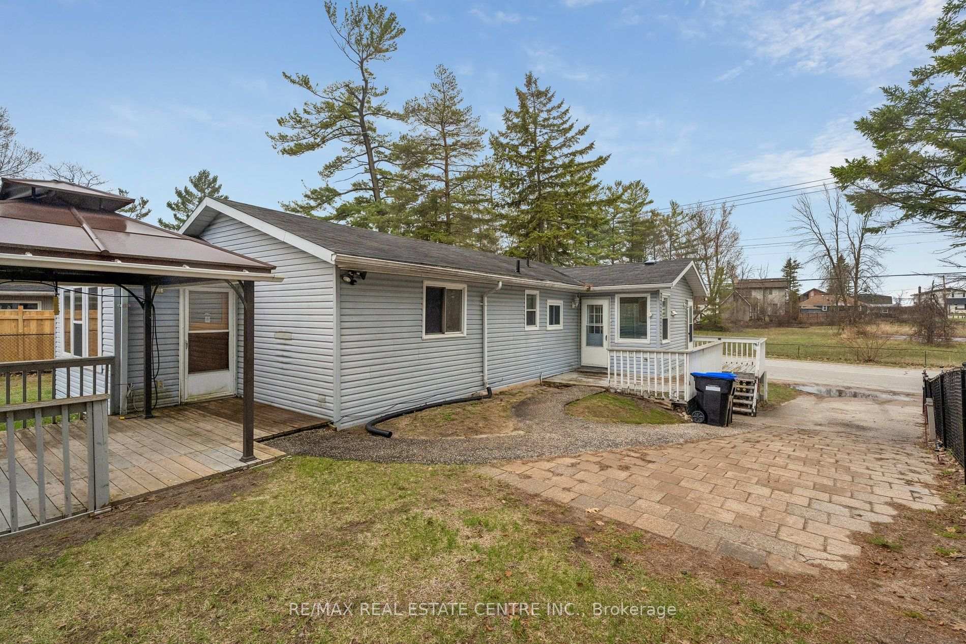 Photo 8 of 449 Mosley Street, Wasaga Beach — HOMEH